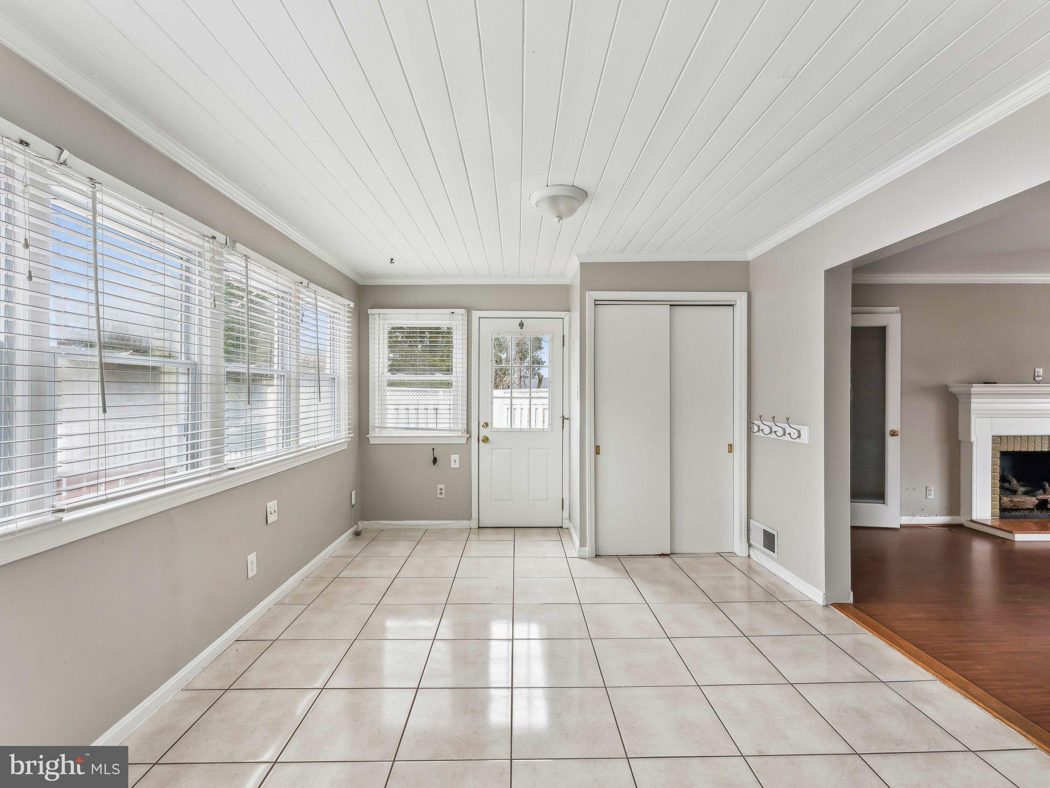 COURTLAND PARK - Residential Lease