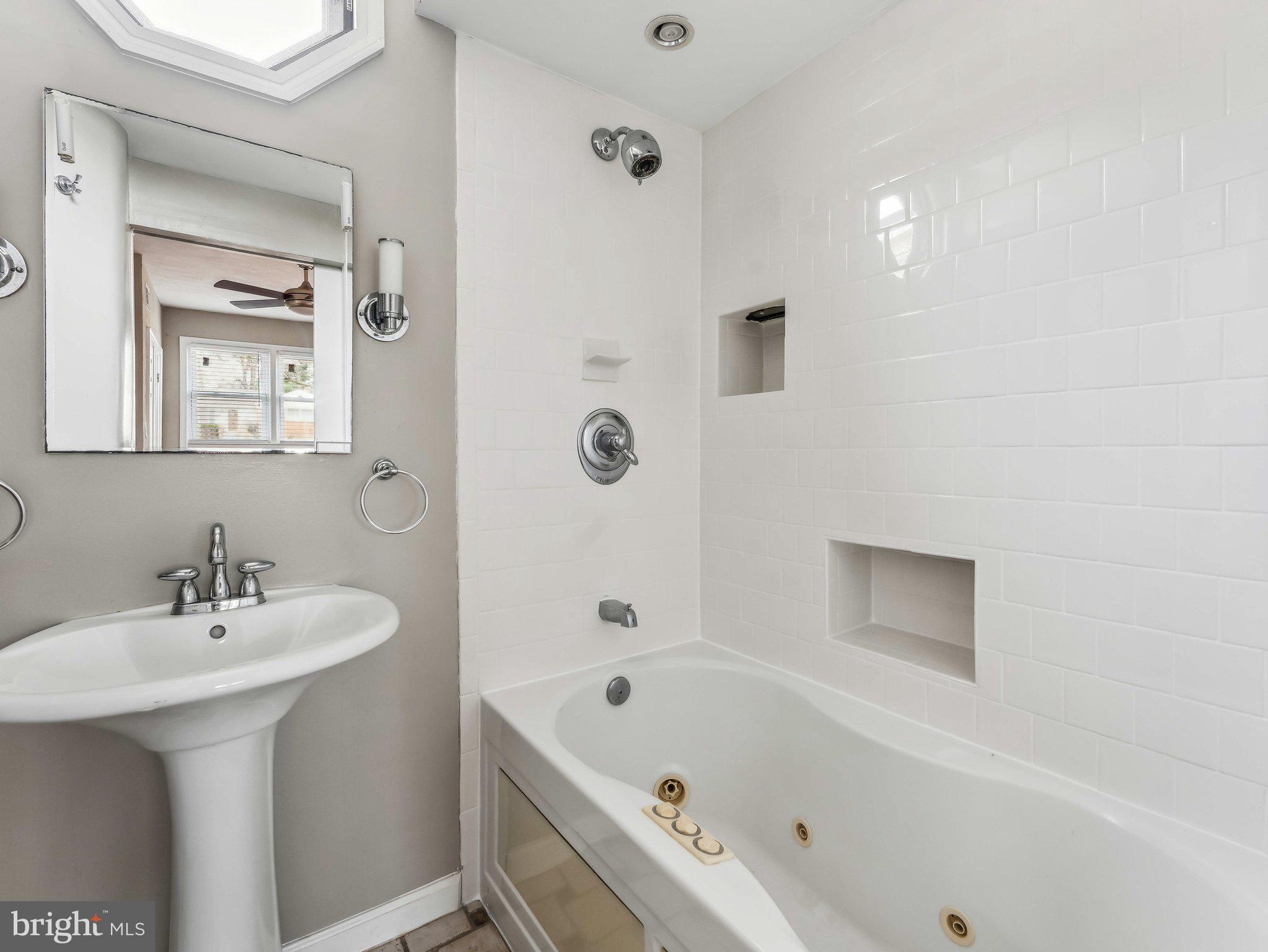 COURTLAND PARK - Residential Lease