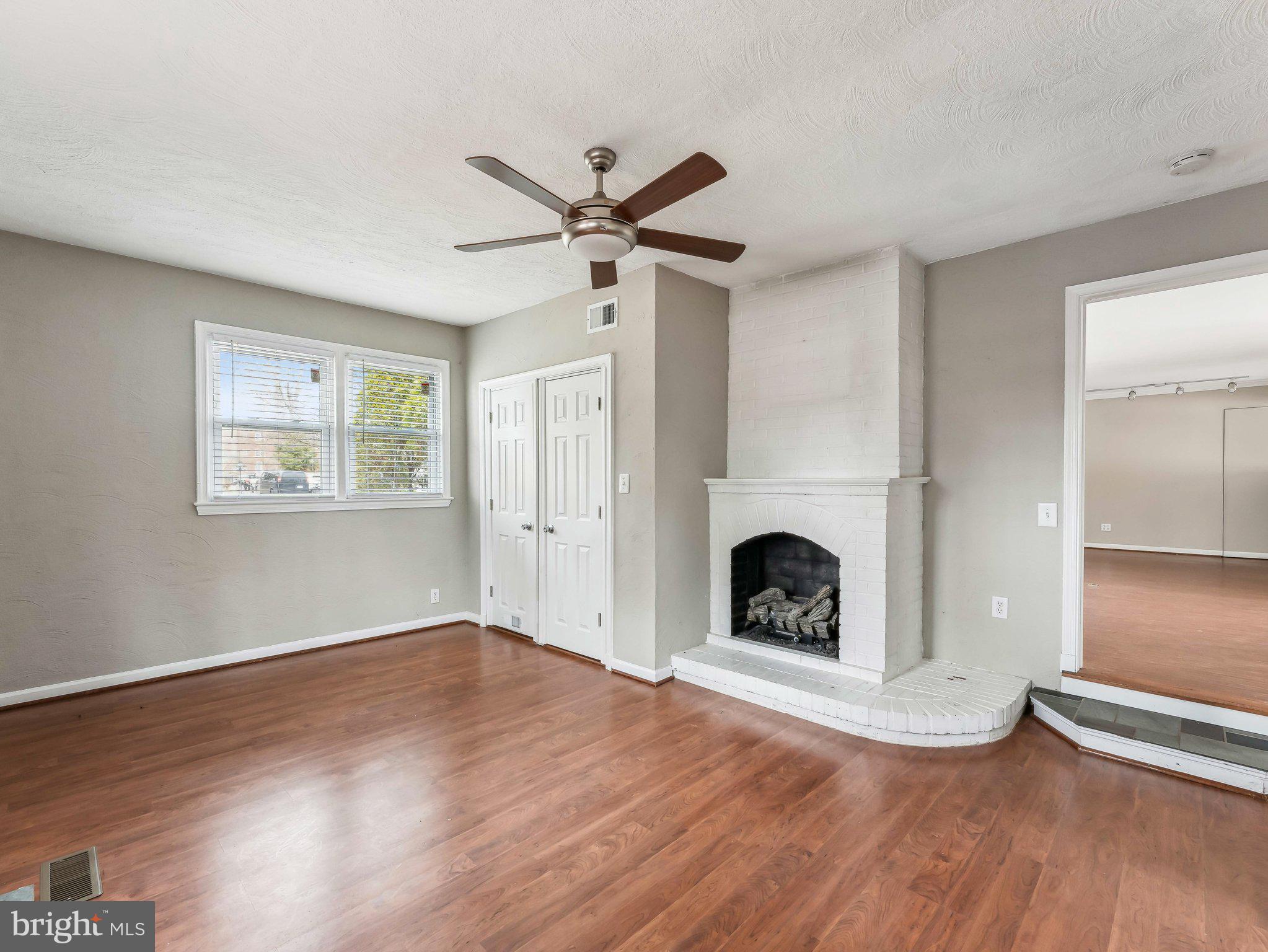 COURTLAND PARK - Residential Lease