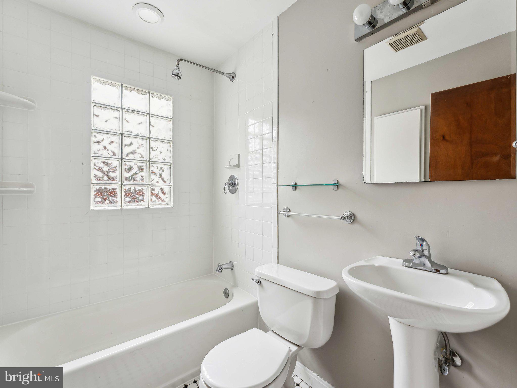 COURTLAND PARK - Residential Lease