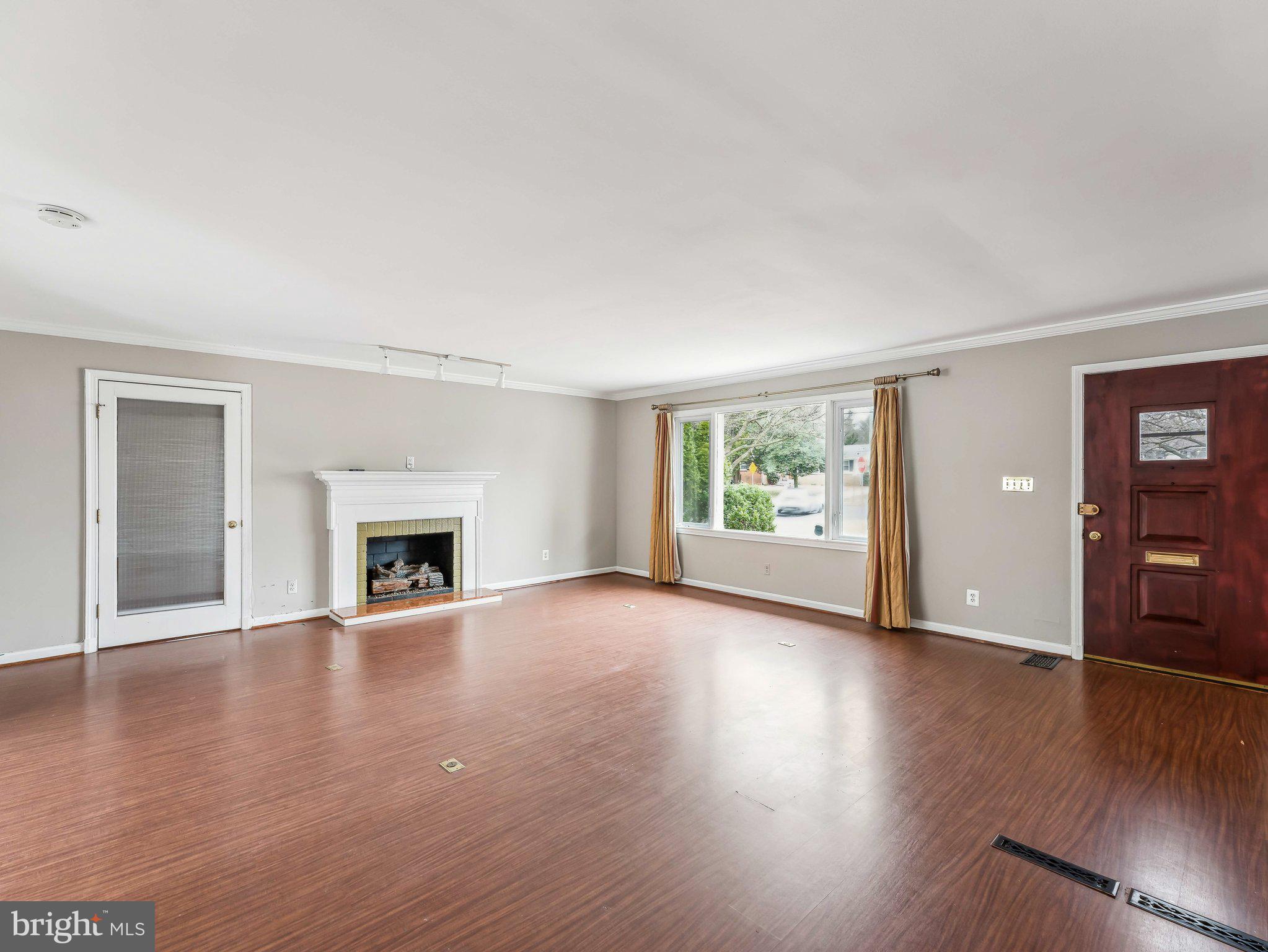 COURTLAND PARK - Residential Lease