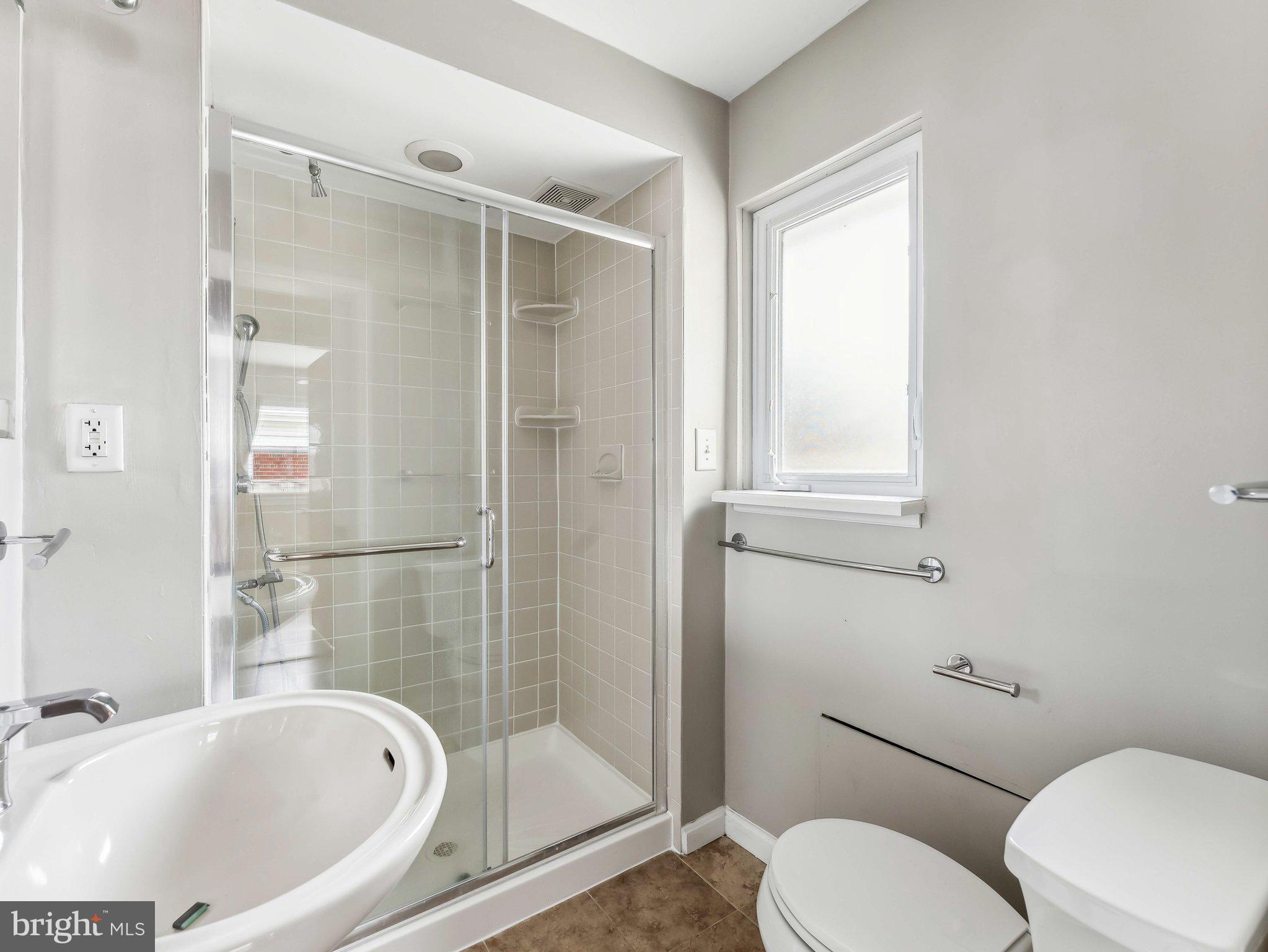 COURTLAND PARK - Residential Lease