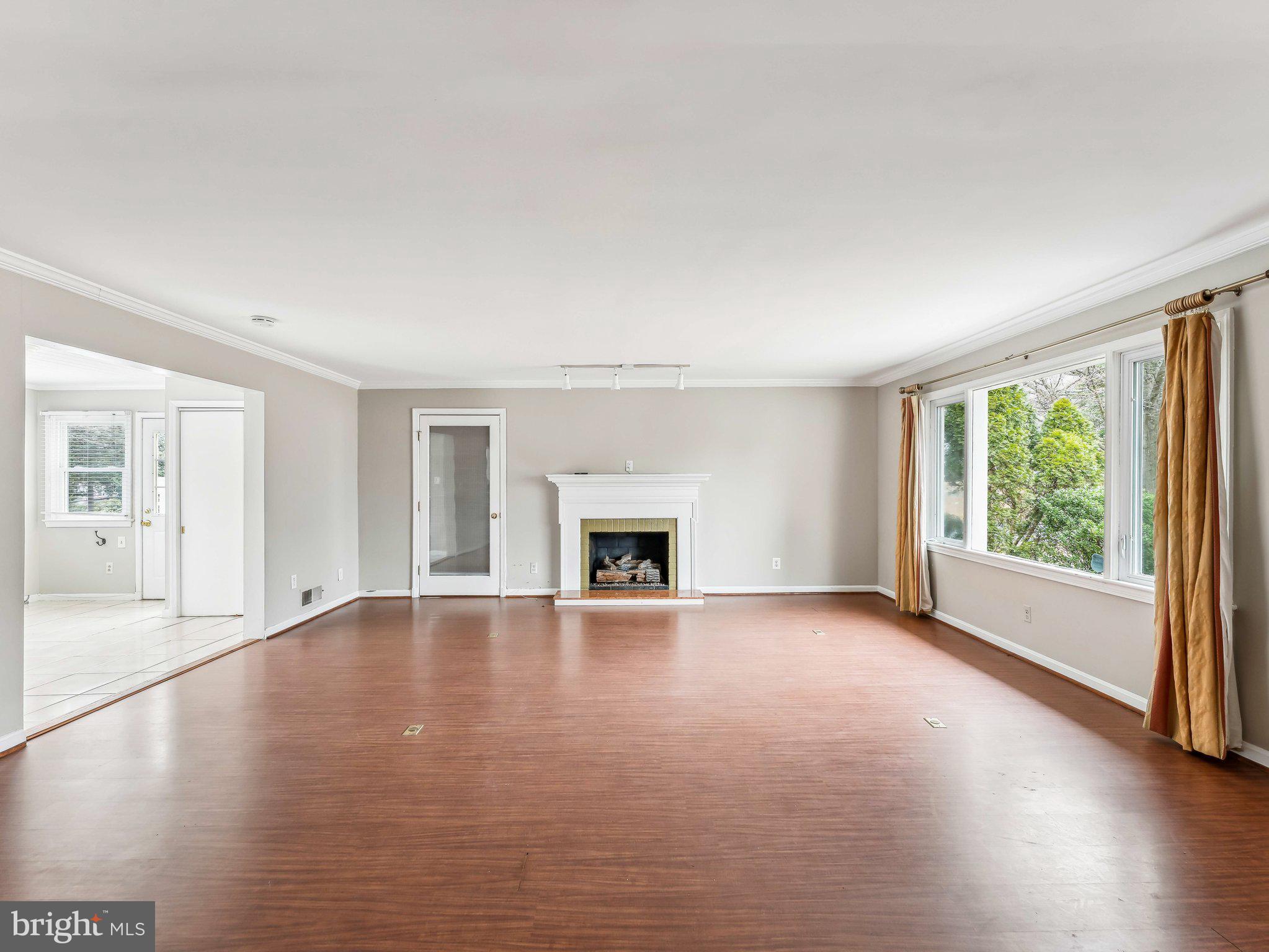COURTLAND PARK - Residential Lease