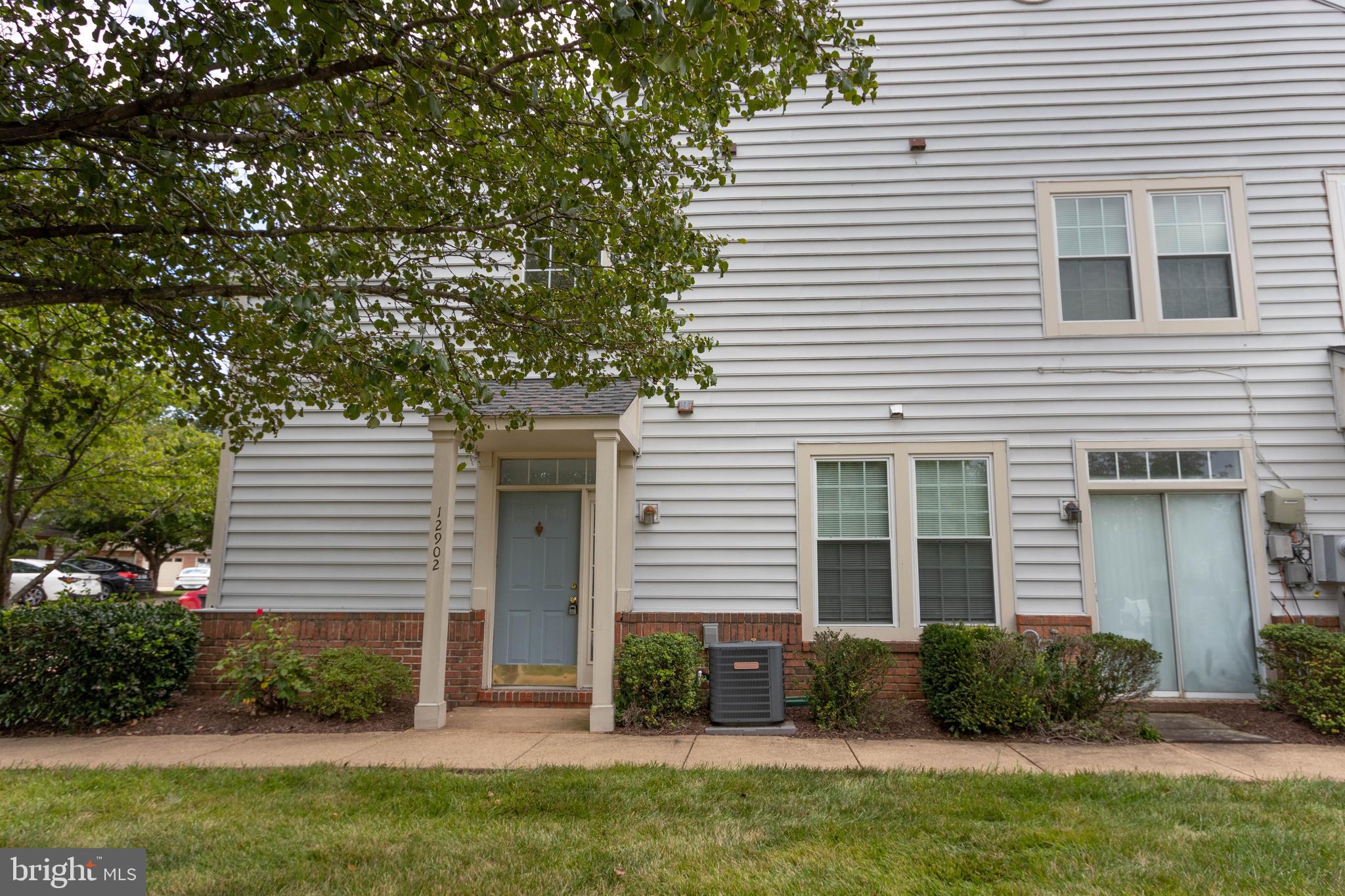 GLEN OAKS CONDOMINIUM - Residential Lease