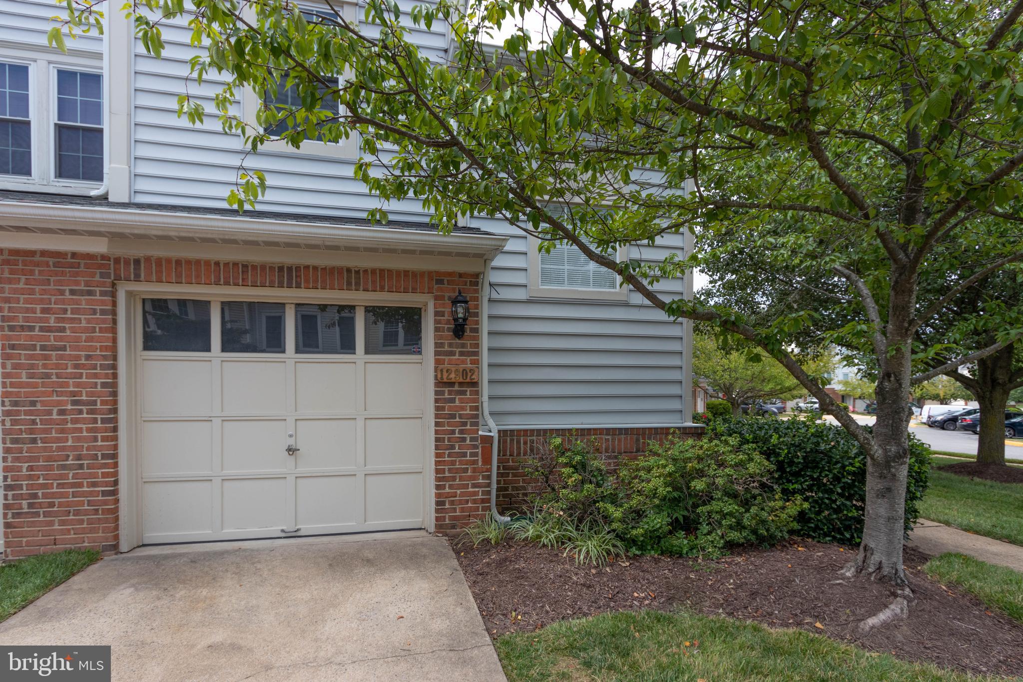 GLEN OAKS CONDOMINIUM - Residential Lease