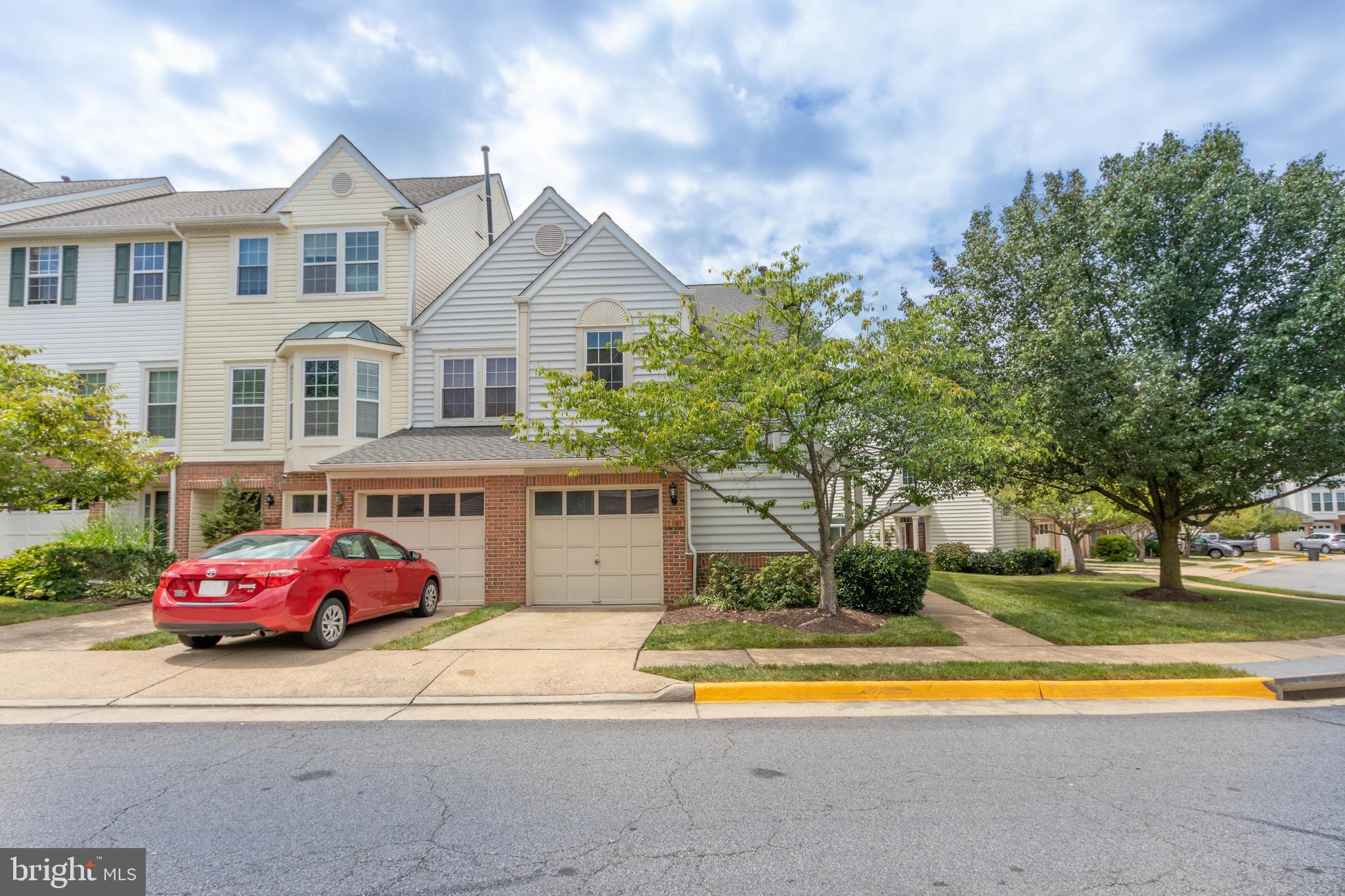 GLEN OAKS CONDOMINIUM - Residential Lease