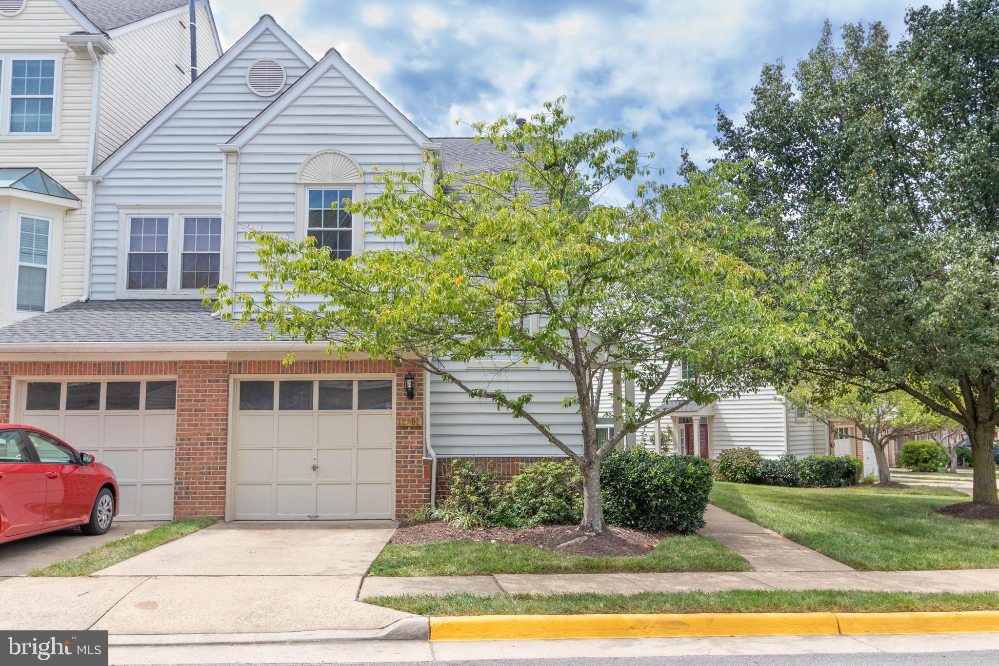 GLEN OAKS CONDOMINIUM - Residential Lease