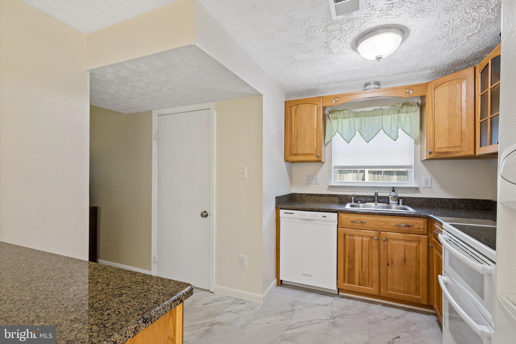WHISPERING WOODS - Residential