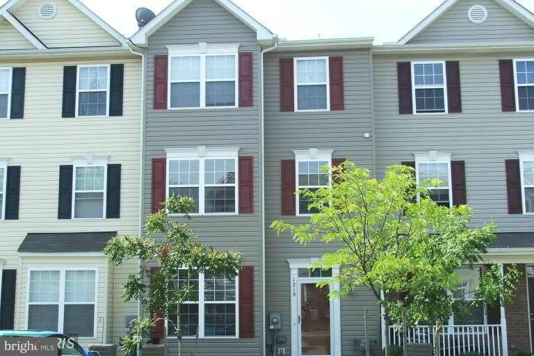 Nice 3 bedroom 2.5 bath Townhouse. Home features Nice Kitchen, Large Family room & Separate Laundry. Master bedroom has walk-in closet. Newer Carpet and Paint. Community offers Pool, Clubhouse, Playgrounds. Rent includes Trash removal and grass cutting.Available February 15