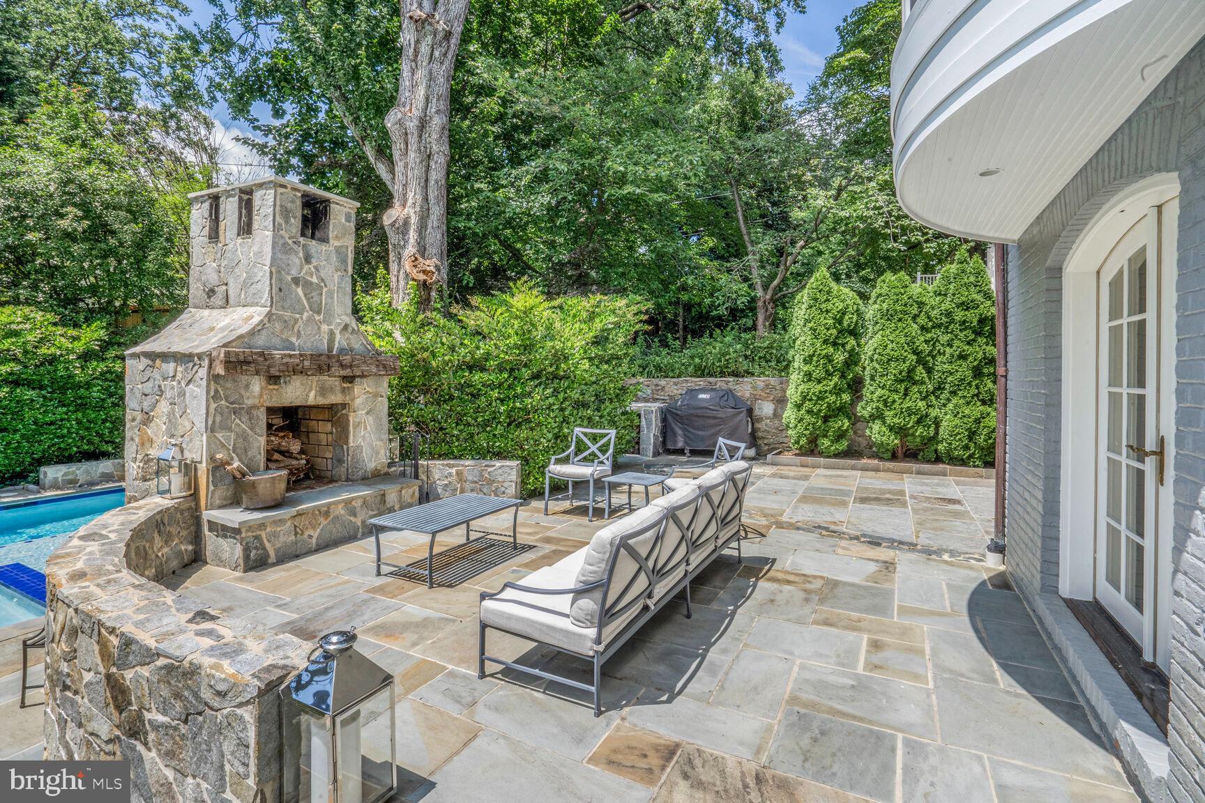 SPRING VALLEY - Residential