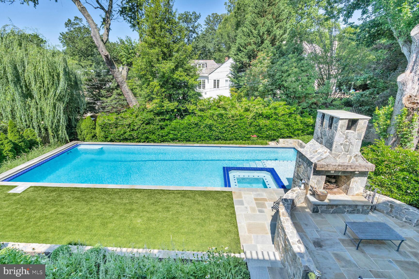 SPRING VALLEY - Residential