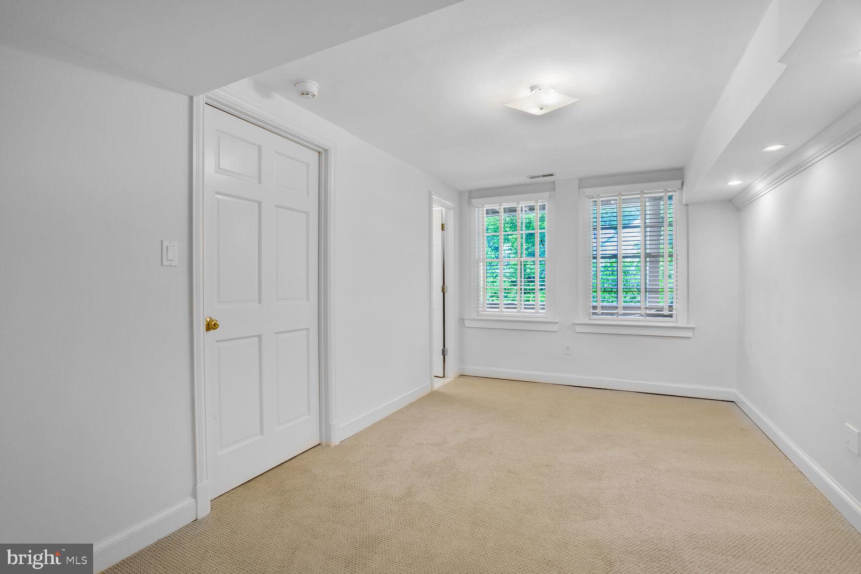 SPRING VALLEY - Residential