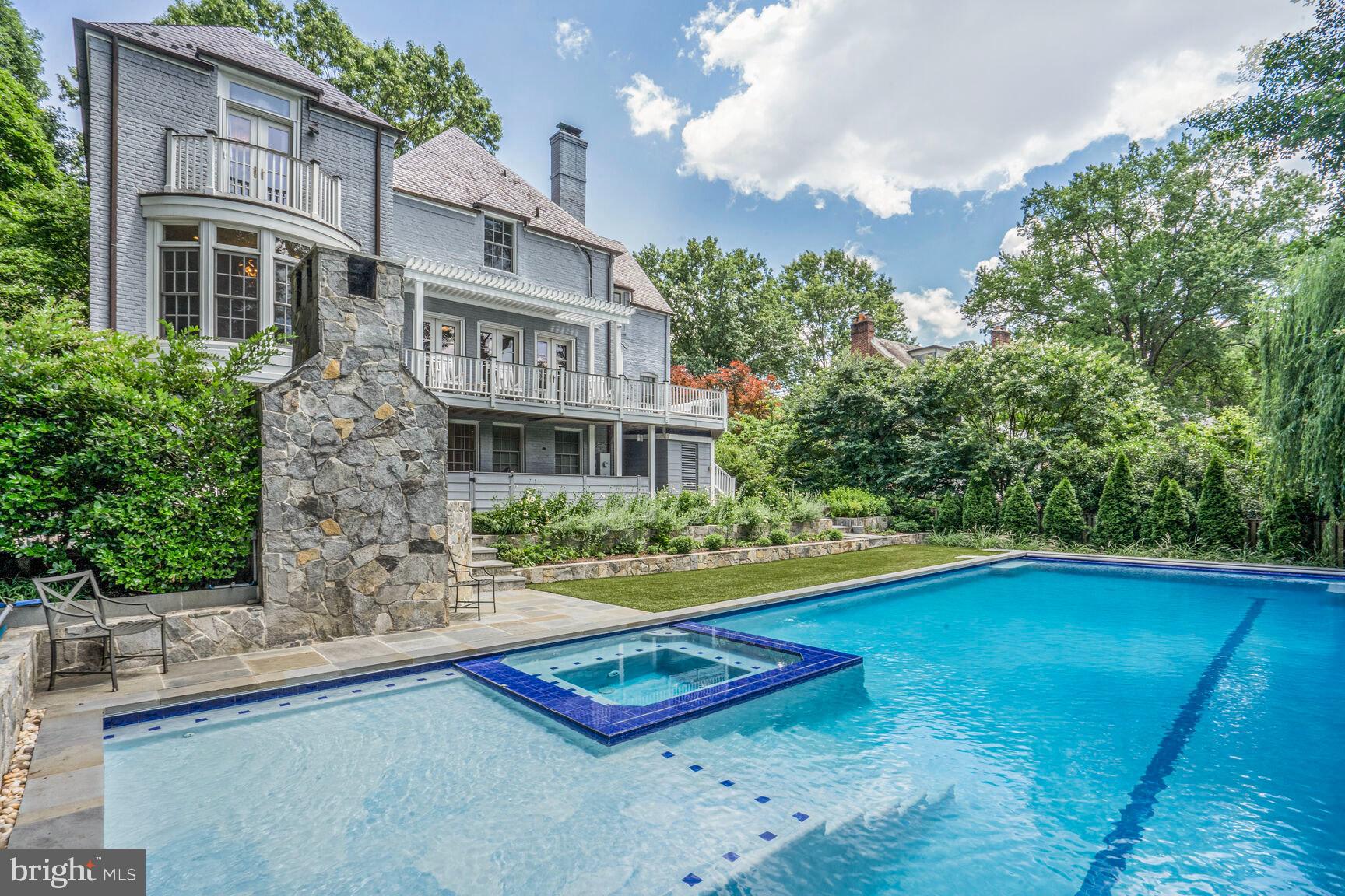SPRING VALLEY - Residential