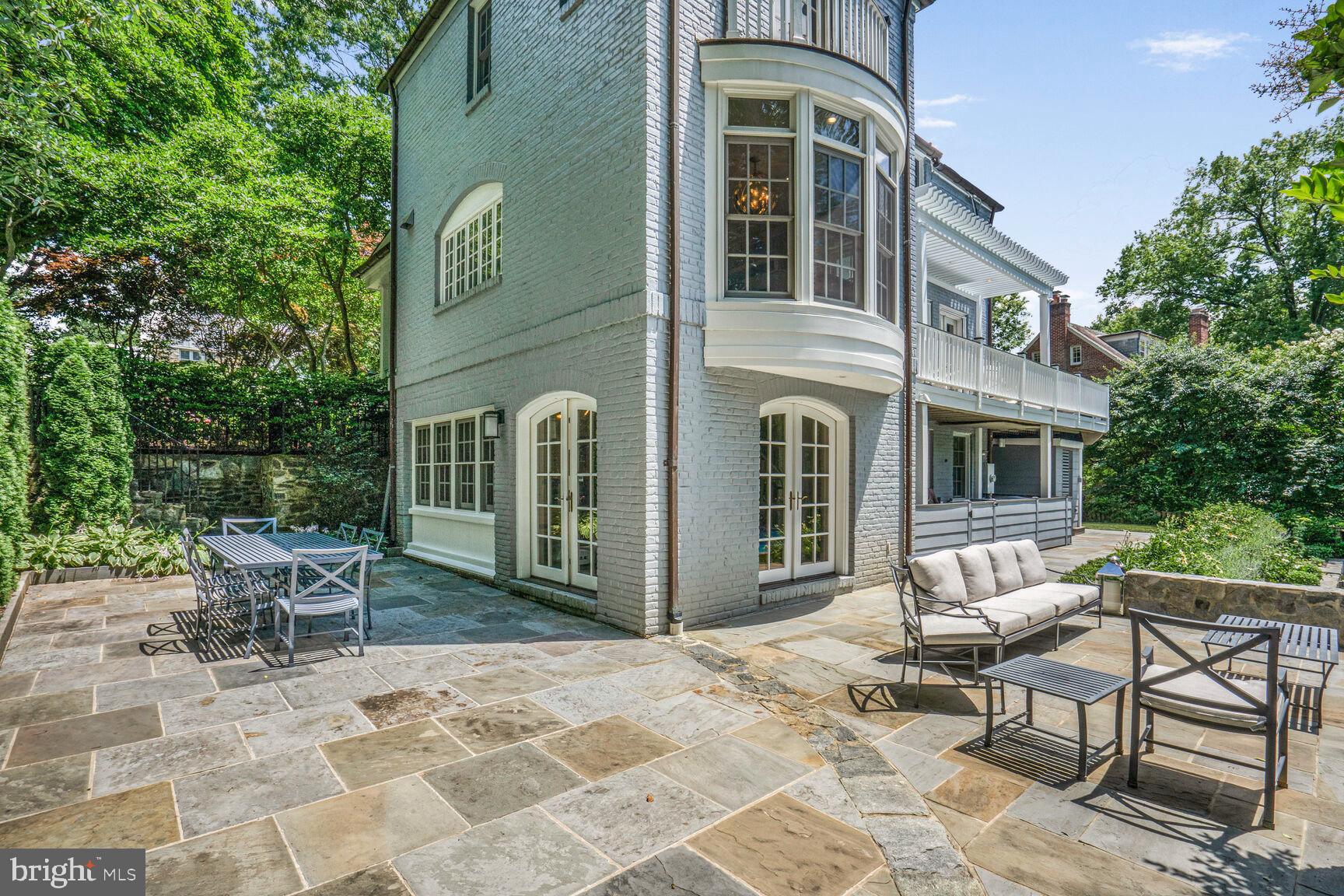 SPRING VALLEY - Residential
