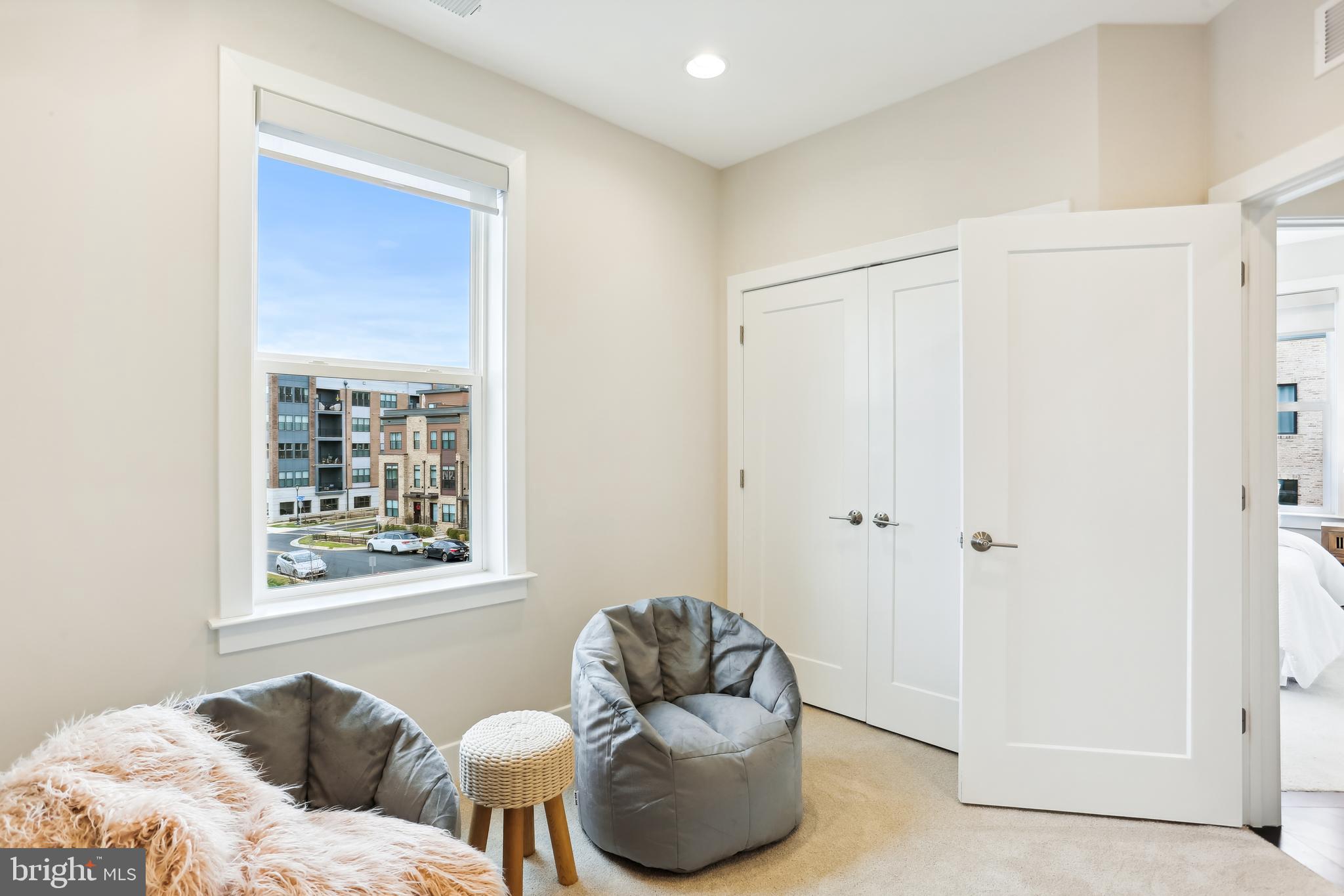 TOWER OAKS - Residential