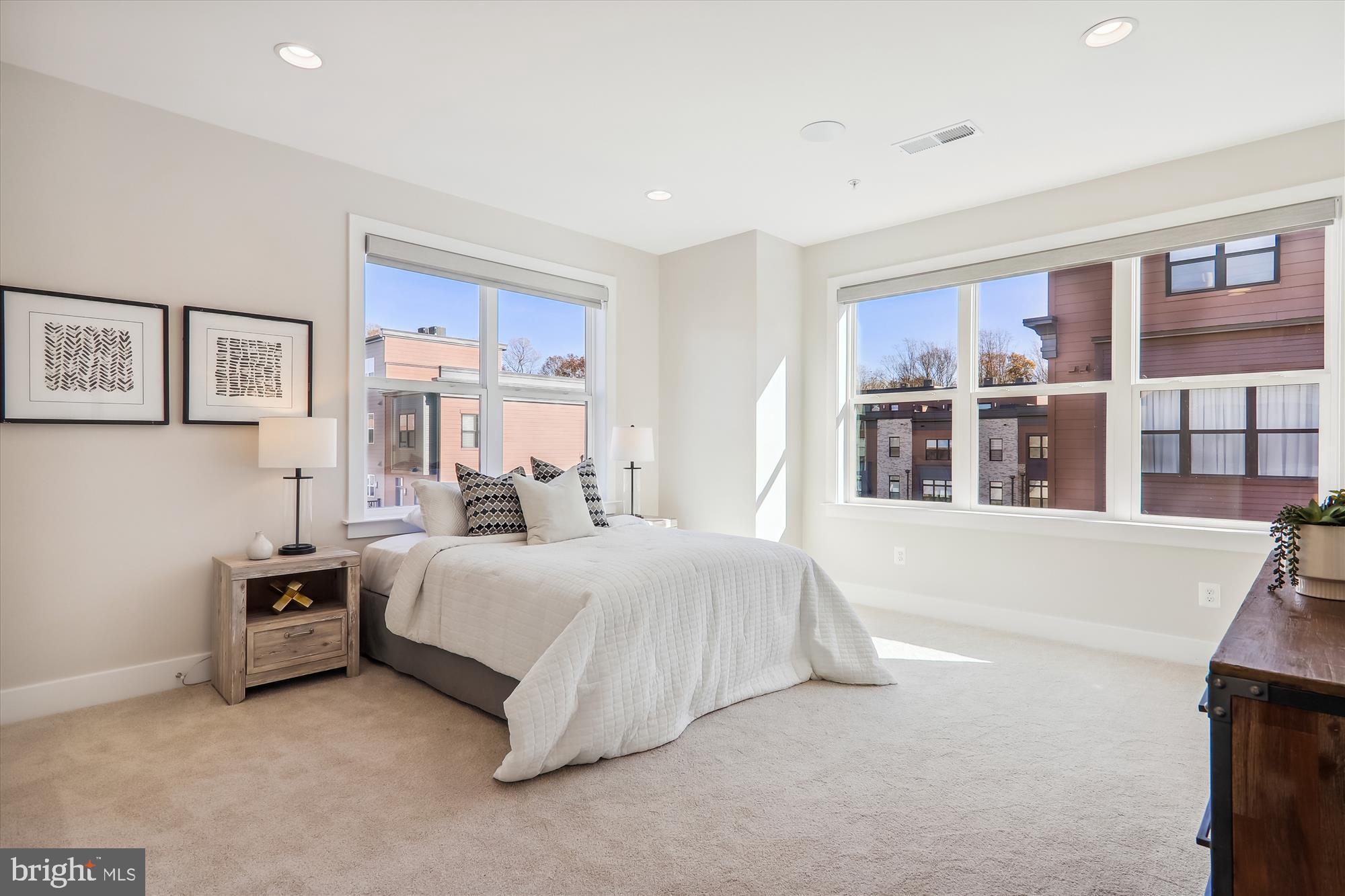 TOWER OAKS - Residential