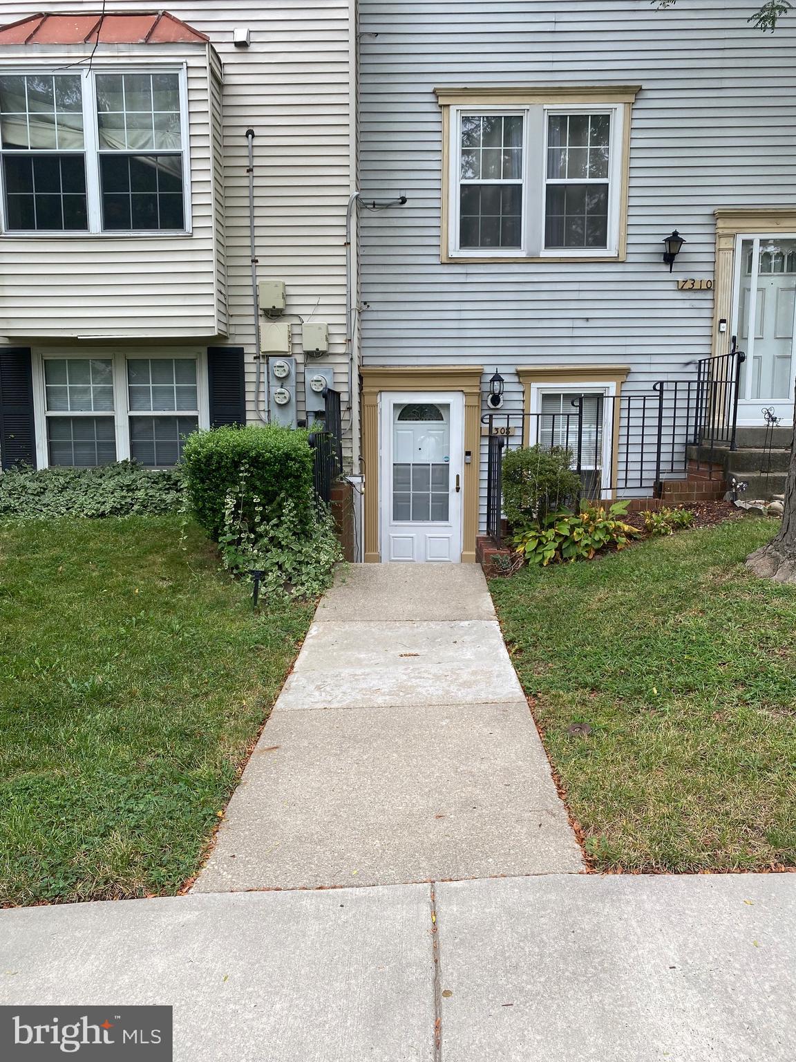 THIS PROPERTY IS BEAUTIFUL!!! ITS A MUST SEE AND IT WONT LAST LONG!!! MANY UPGRADES YOU HAVE TO SEE IT TO BELIEVE IT!!! NICE HOOD, NICE YARD, NICE SIZE ROOMS AND MORE!!! SO WHAT ARE YOU WAITING FOR??? COME AND CHECK THIS CONDO OUT!!! SELLER IS MOTIVATED!!! ONE YEAR WARRANTY PLUS CLOSING HELP AVAILABLE!!!