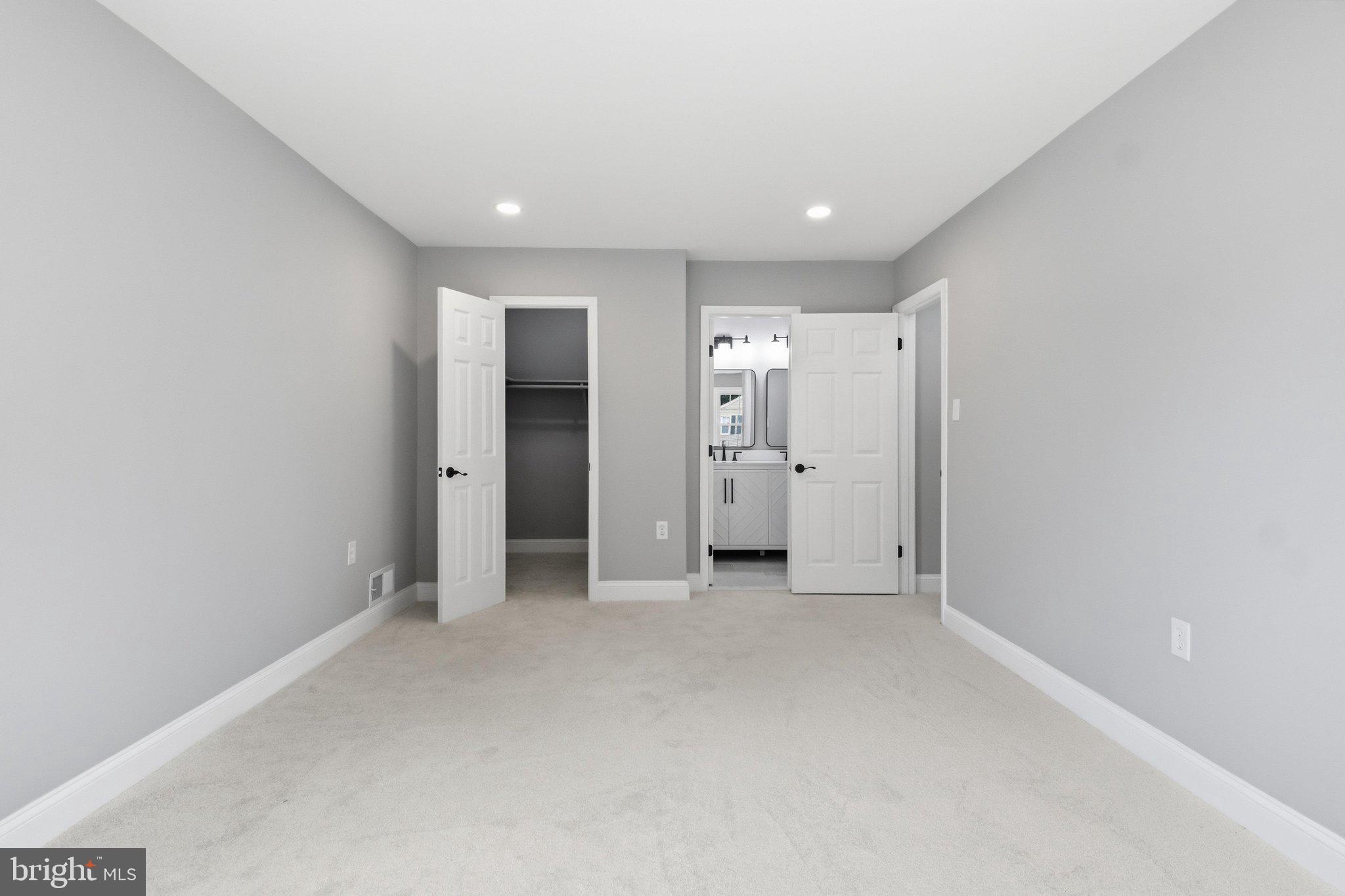 BURKE STATION SQUARE - Residential