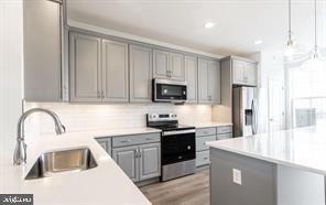 LOFTS AT CREEKSIDE - Residential Lease