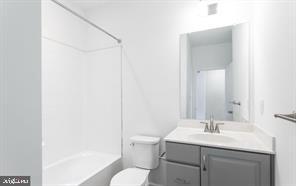 LOFTS AT CREEKSIDE - Residential Lease