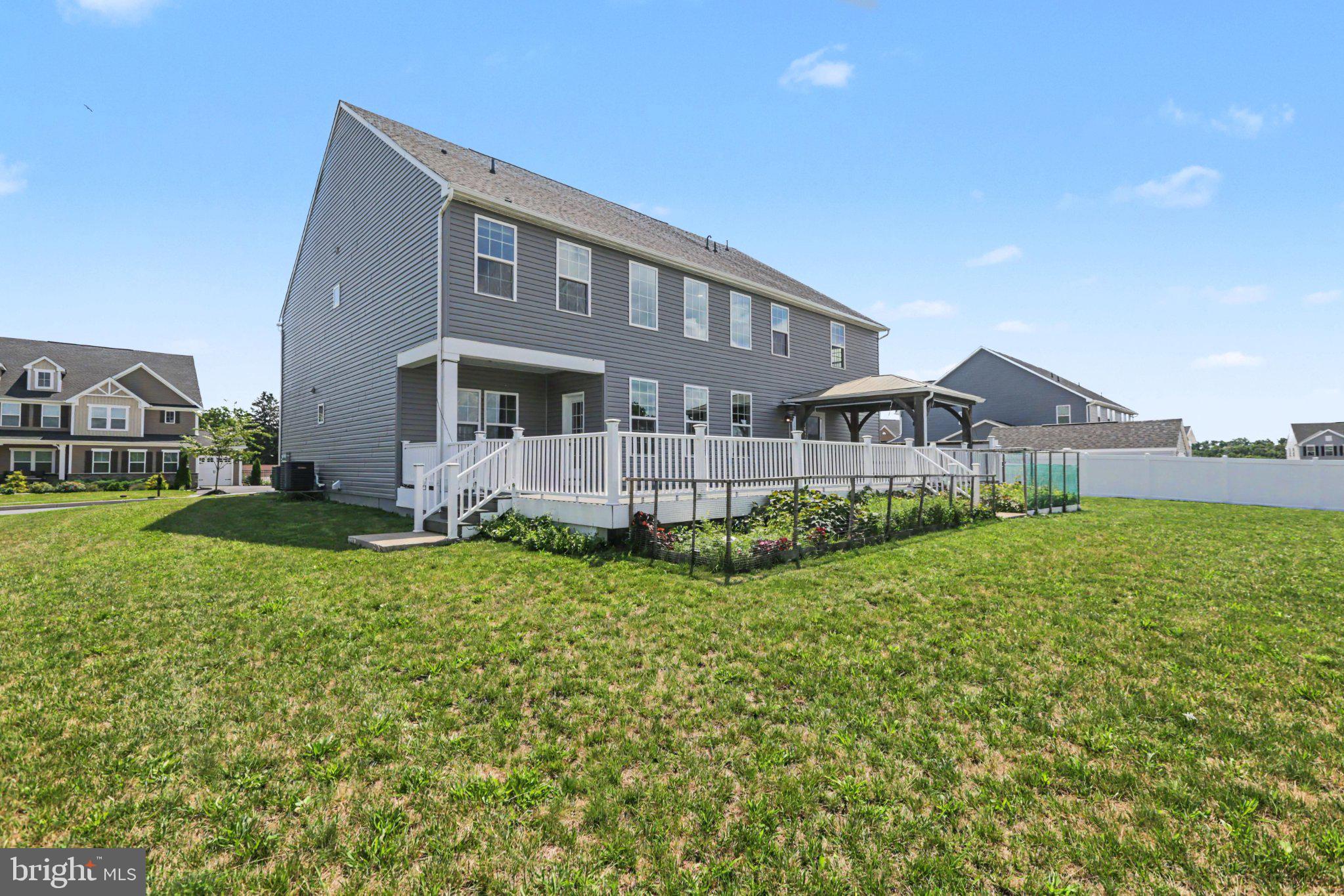 STRAY WINDS FARM - Residential
