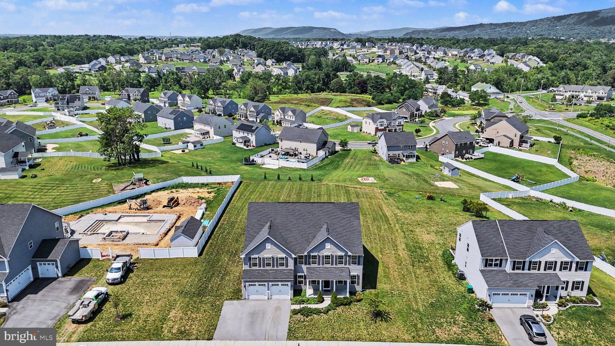 STRAY WINDS FARM - Residential
