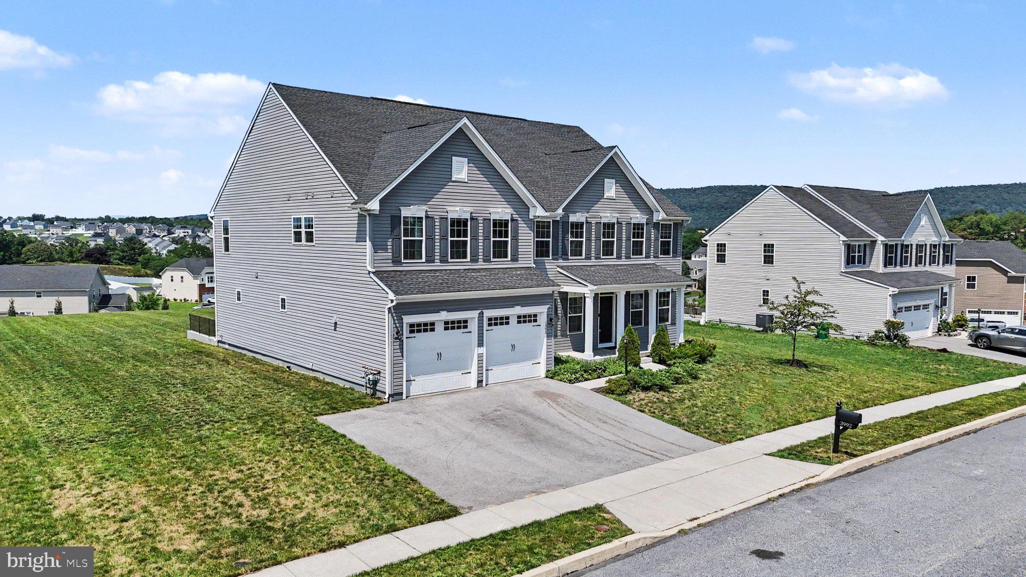 STRAY WINDS FARM - Residential