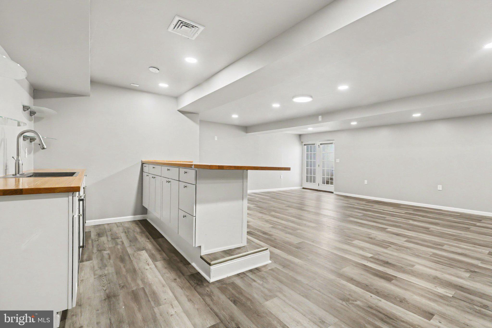 STRAY WINDS FARM - Residential
