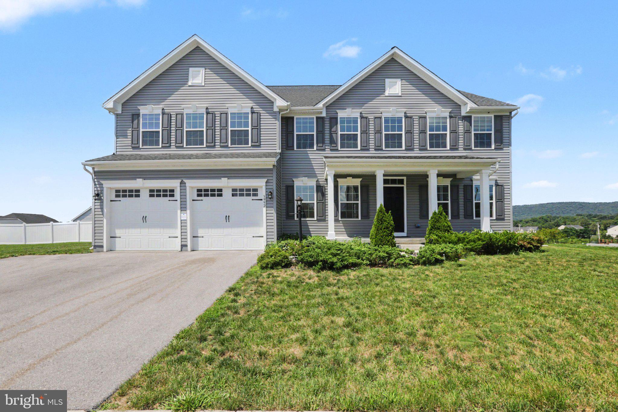 STRAY WINDS FARM - Residential