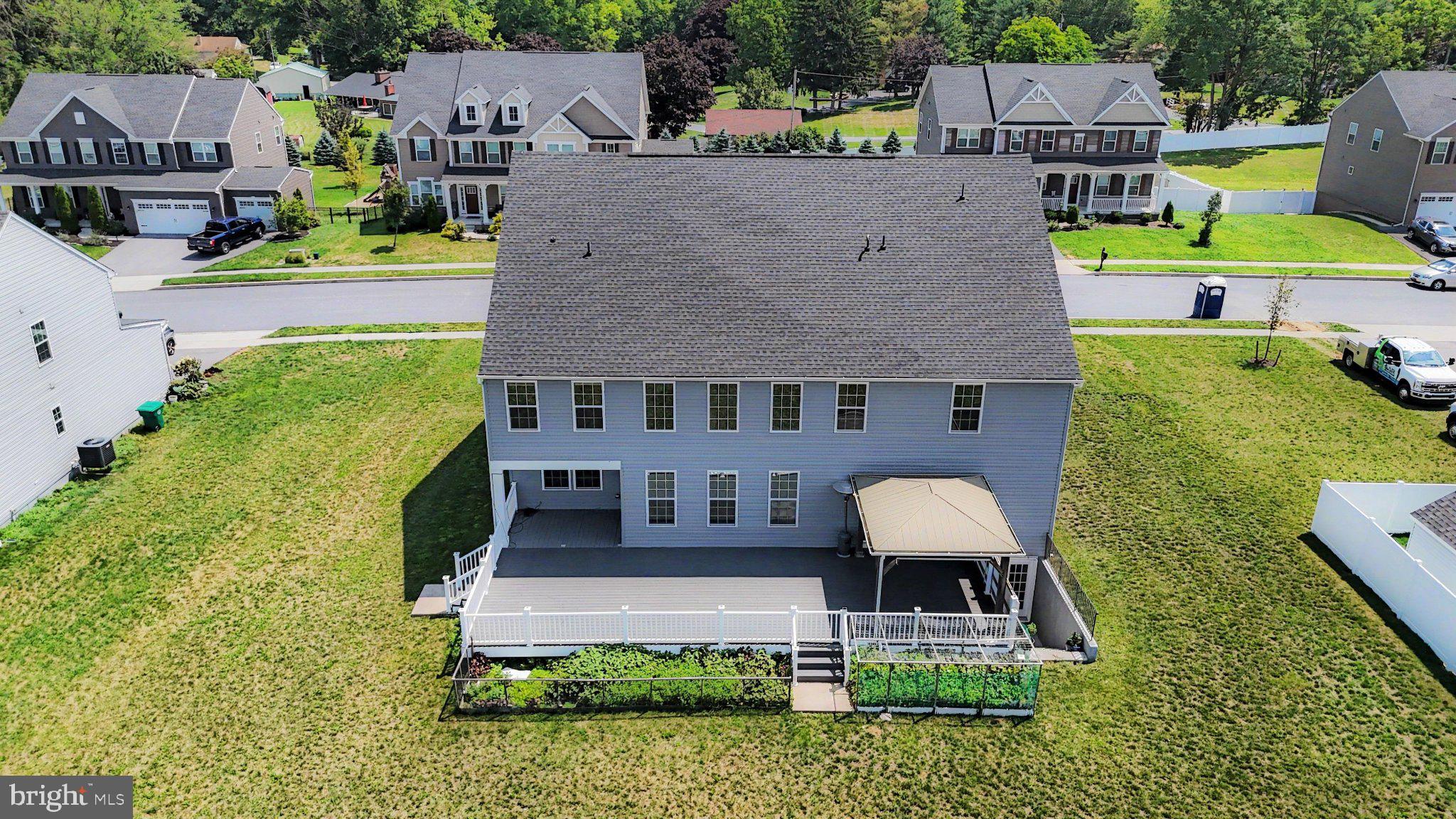 STRAY WINDS FARM - Residential
