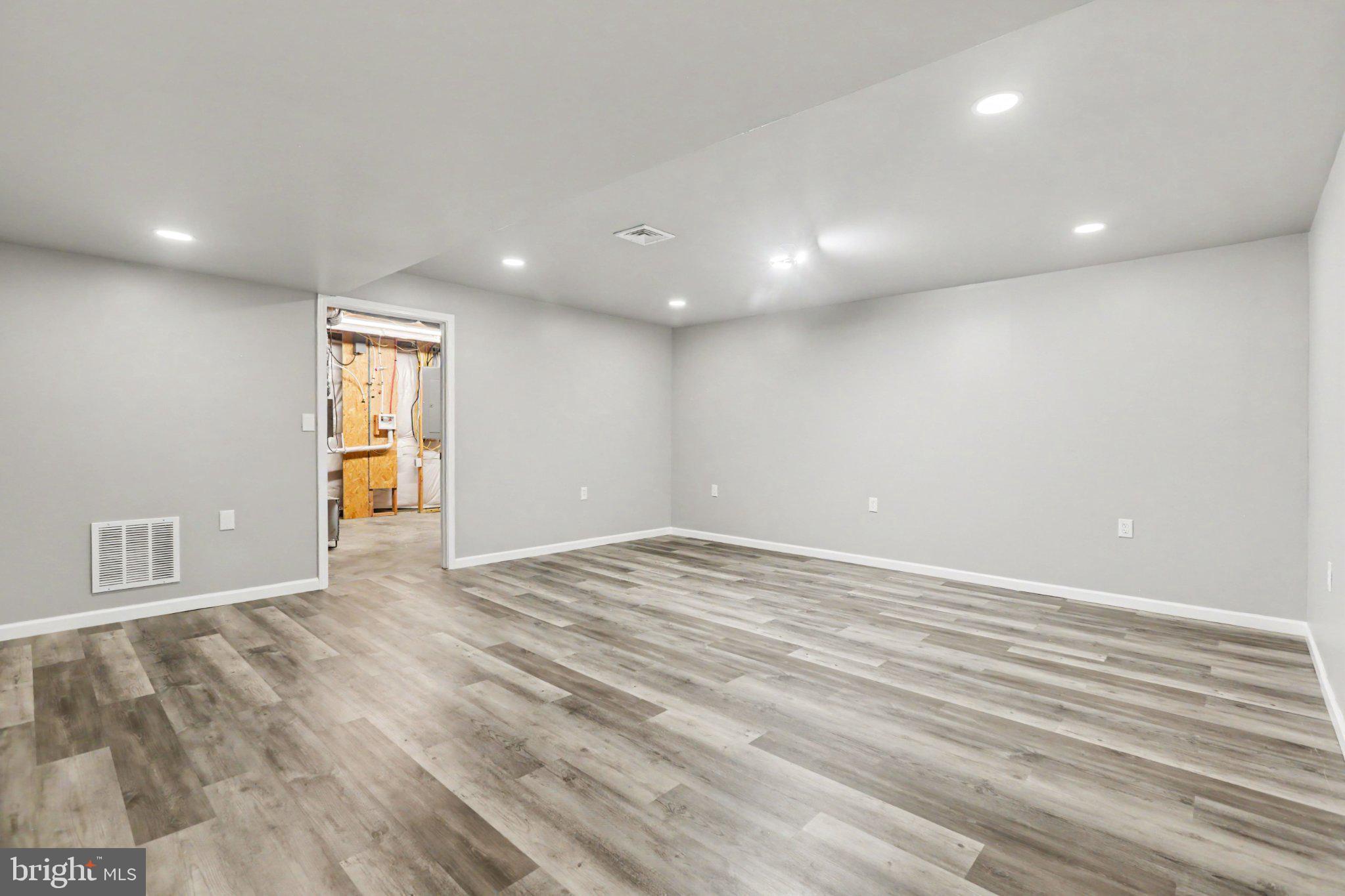 STRAY WINDS FARM - Residential