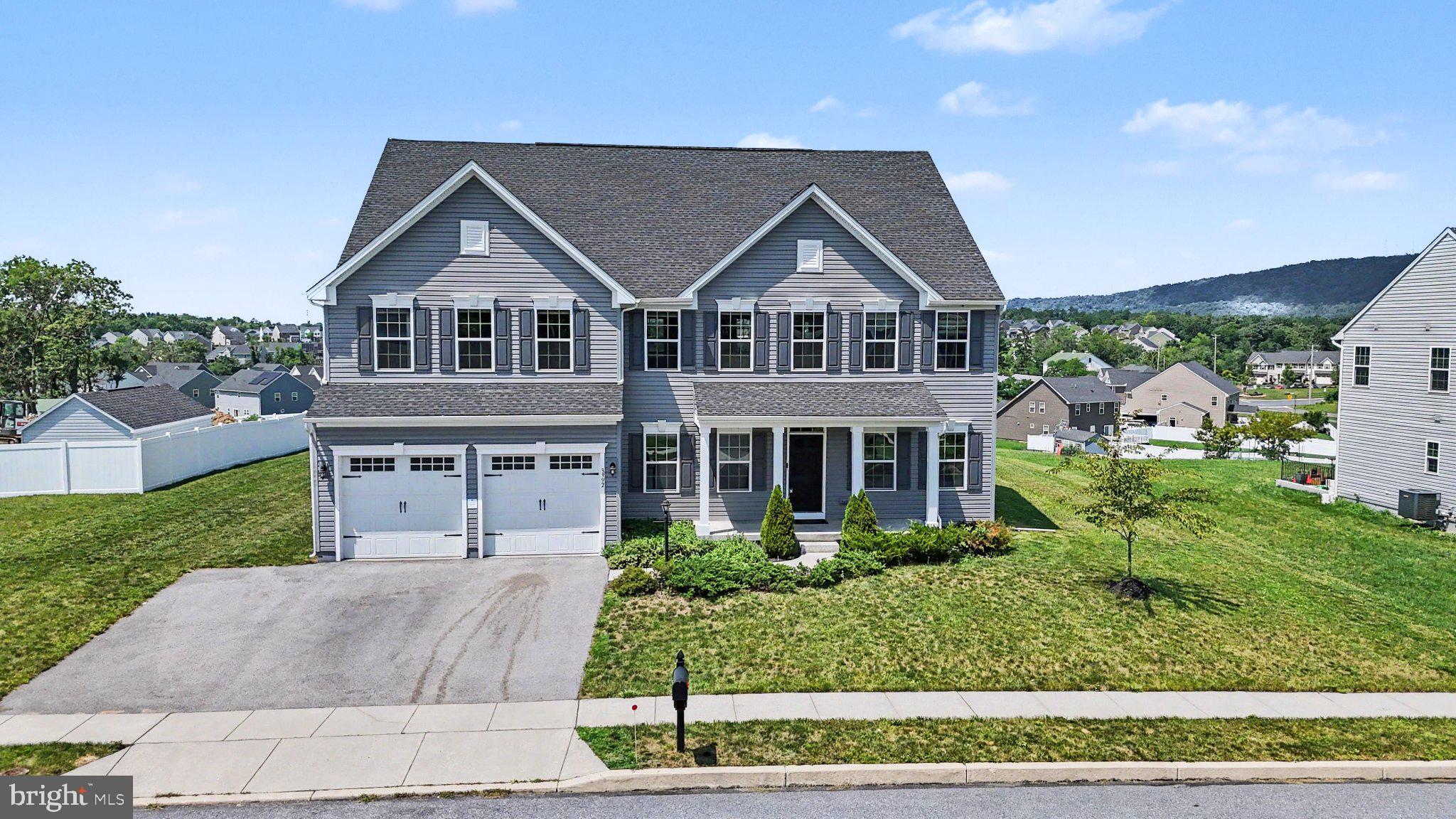 STRAY WINDS FARM - Residential