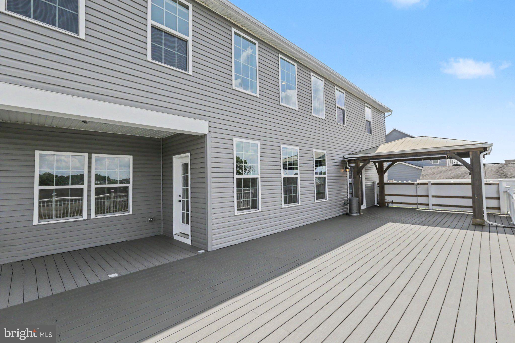STRAY WINDS FARM - Residential