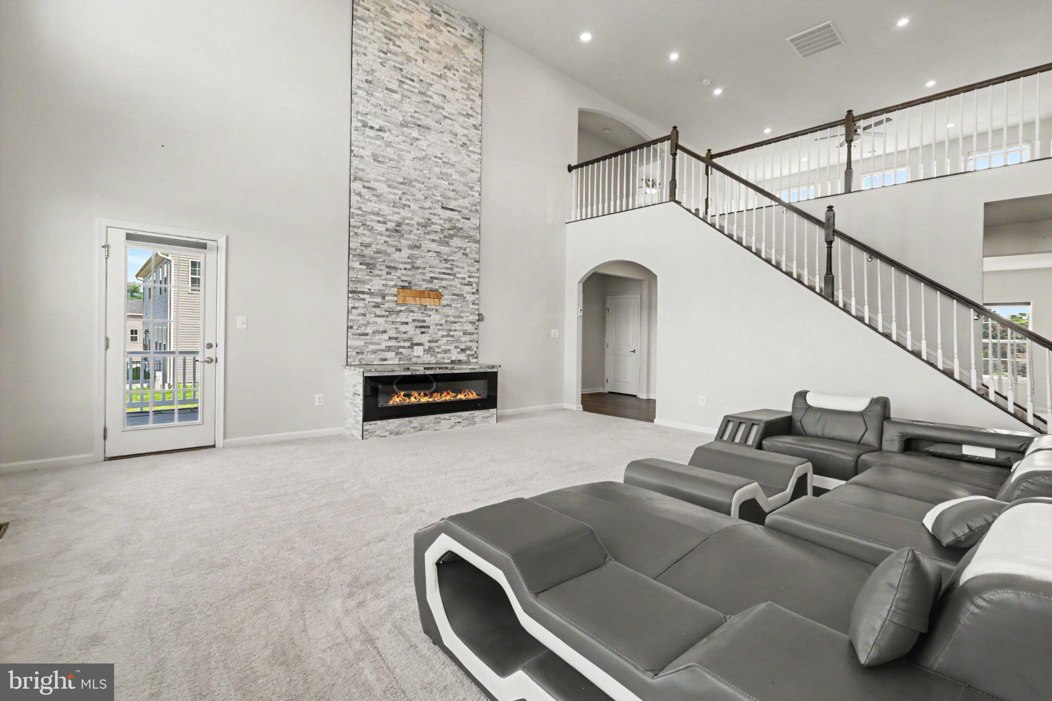 STRAY WINDS FARM - Residential
