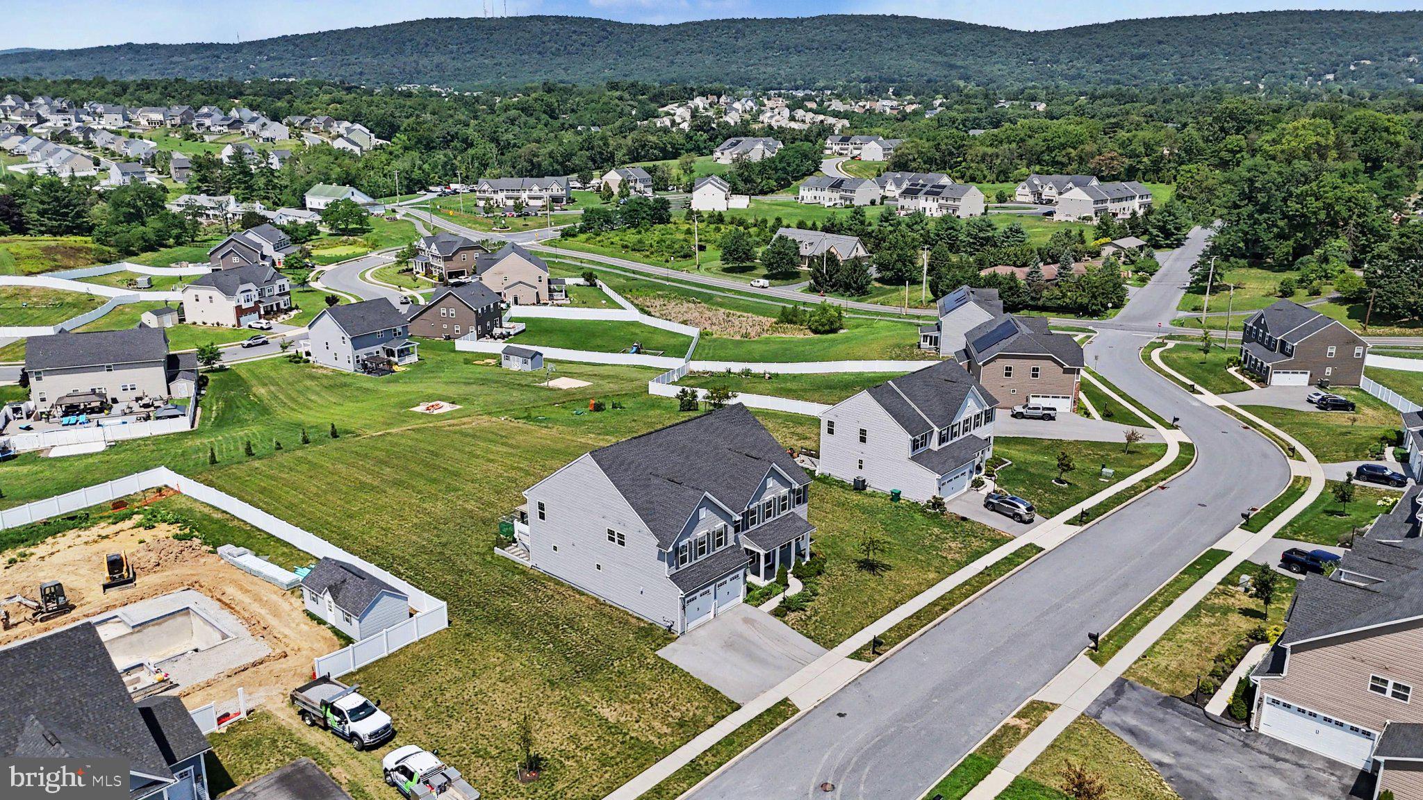 STRAY WINDS FARM - Residential