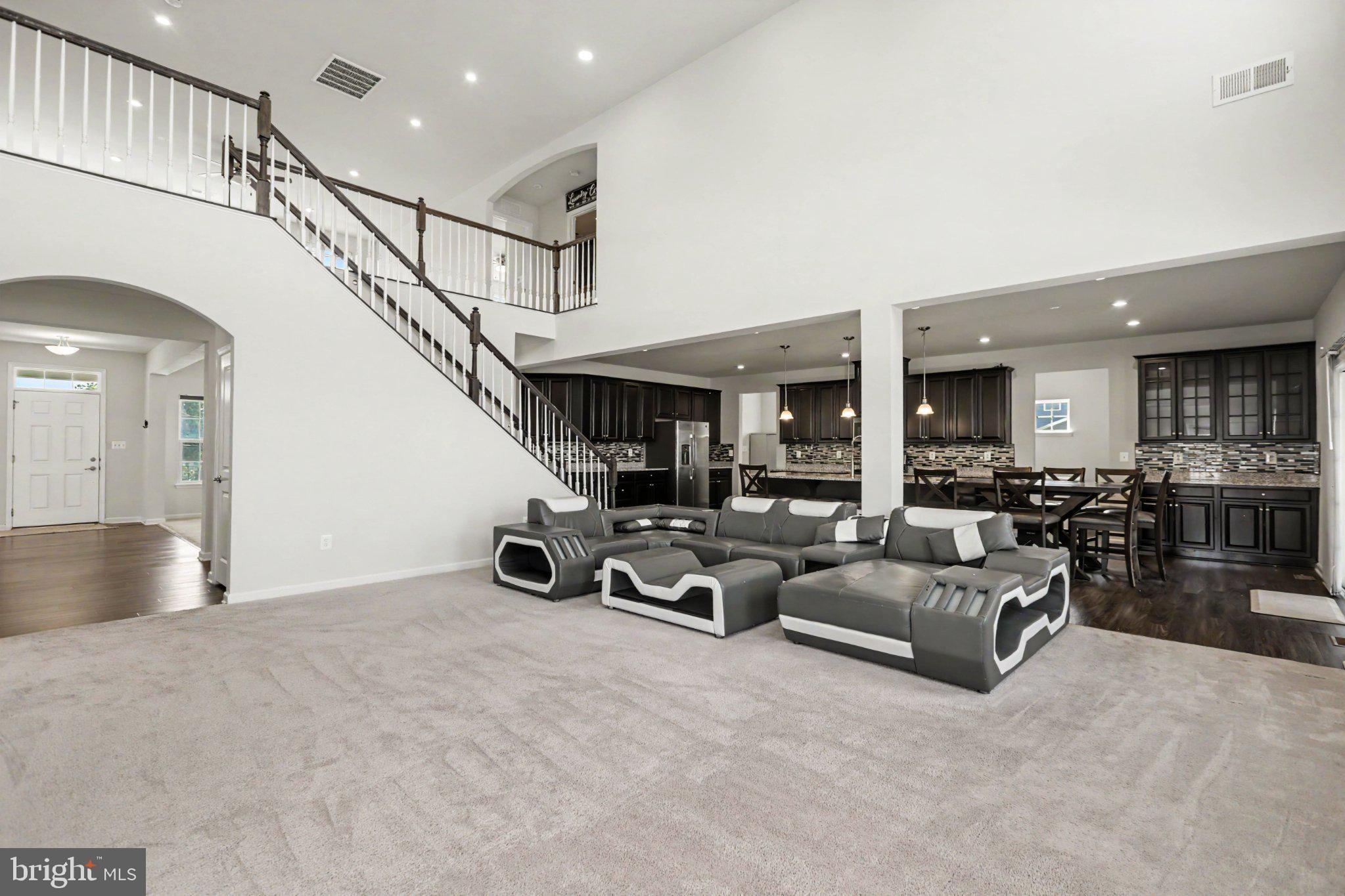 STRAY WINDS FARM - Residential