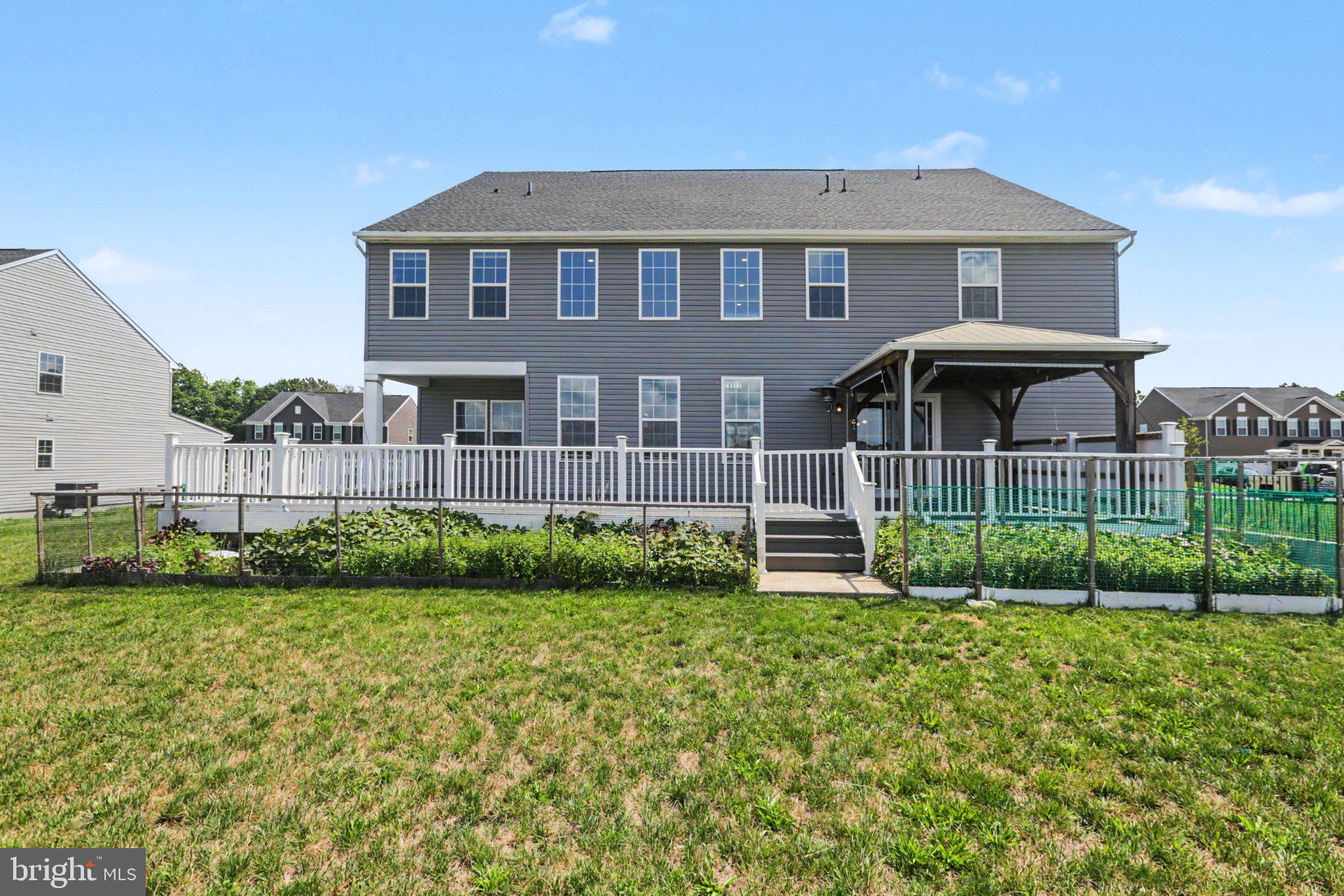 STRAY WINDS FARM - Residential