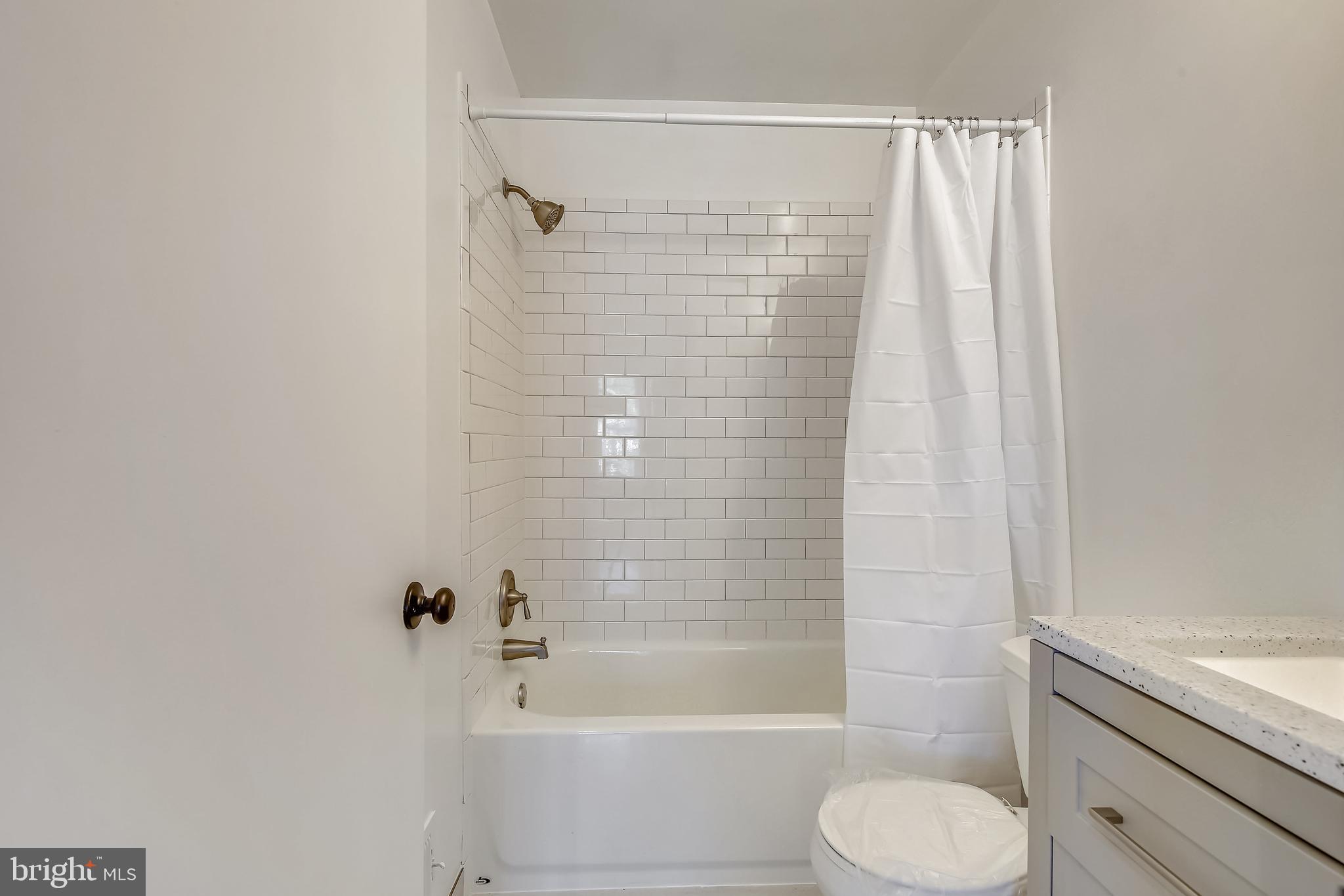 LYON VILLAGE - Residential Lease