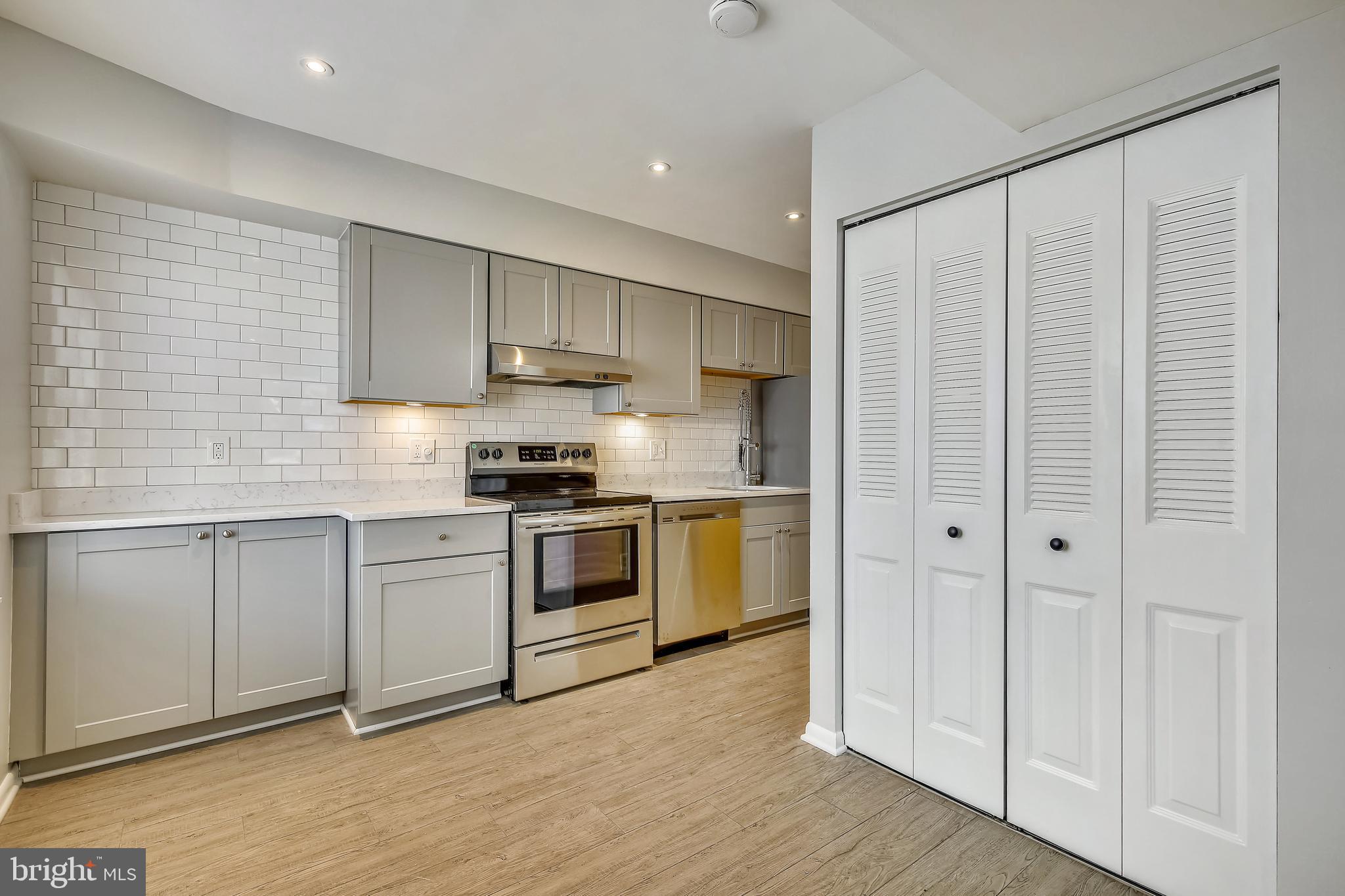 LYON VILLAGE - Residential Lease