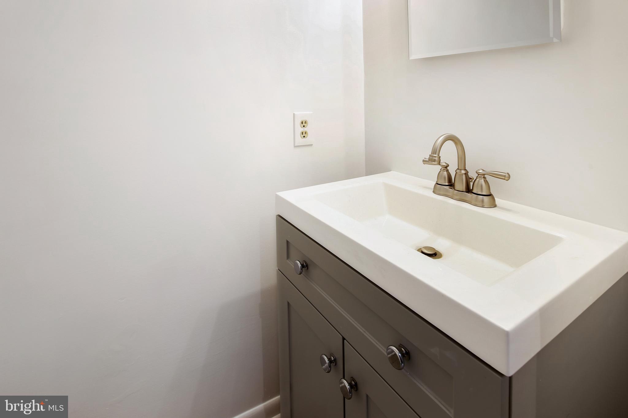 LYON VILLAGE - Residential Lease