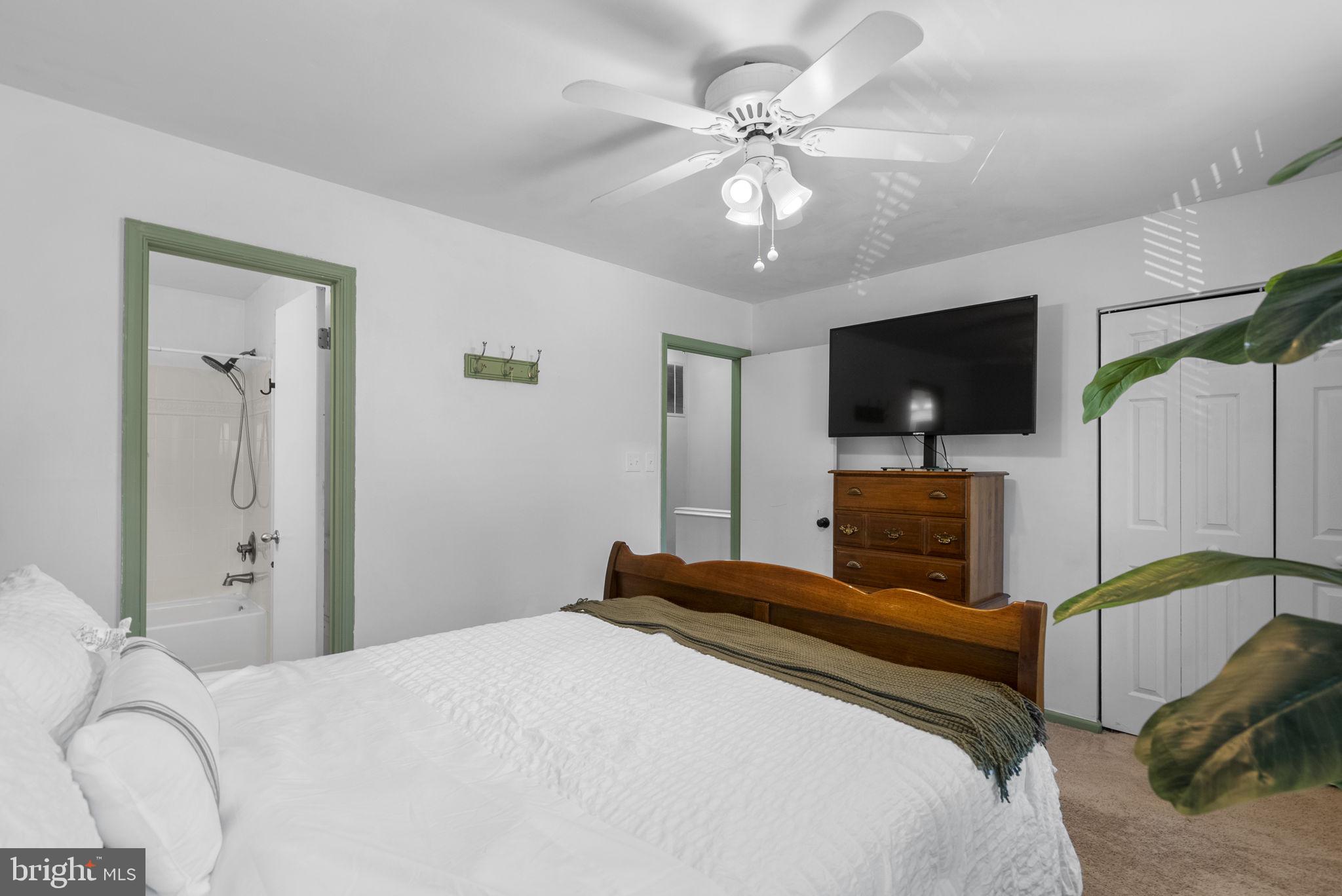 GUNNERS LAKE VILLAGE - Residential