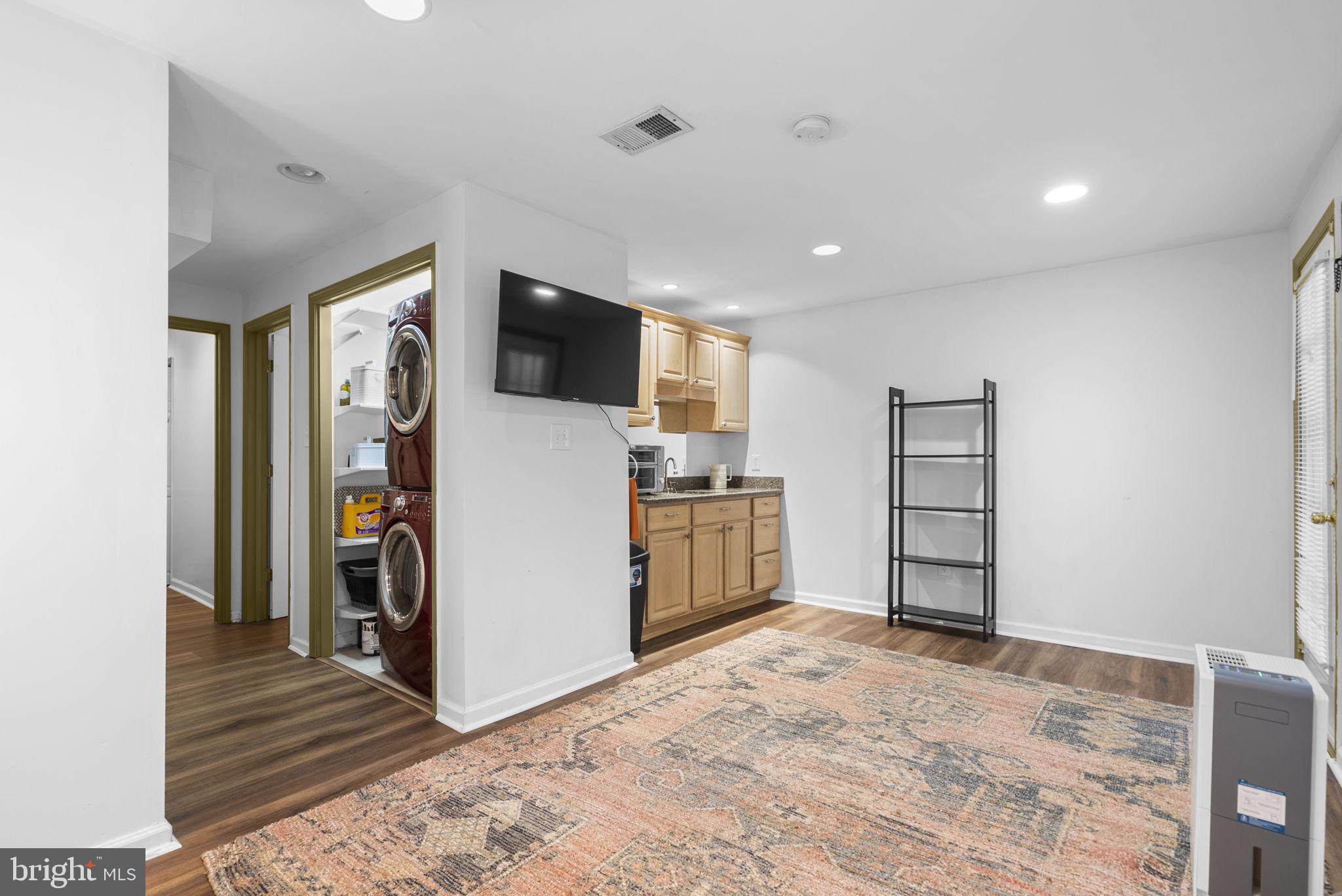 GUNNERS LAKE VILLAGE - Residential