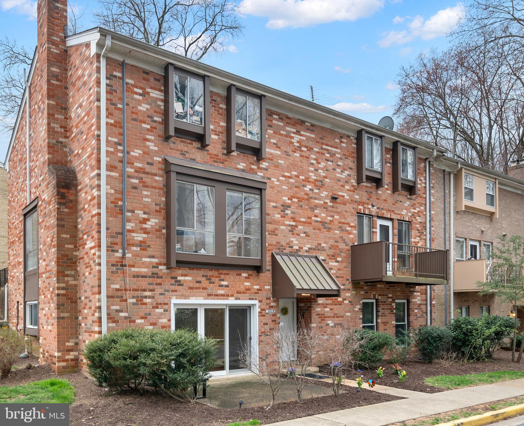 FAIRFAX PLAZA TOWNHOUSES - Residential