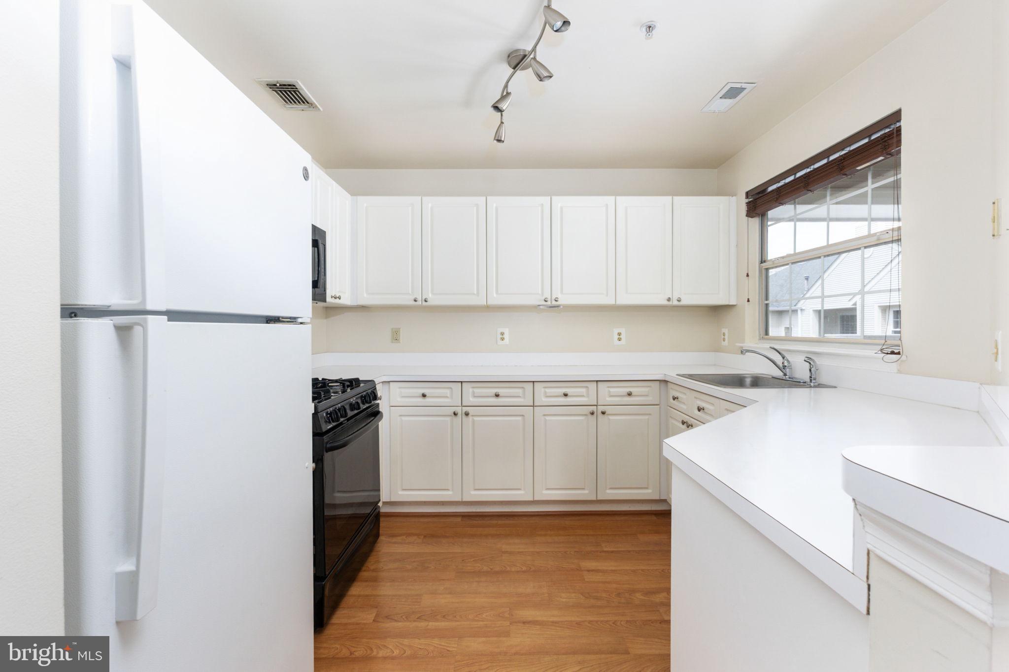 CHELSEA COURTS - Residential