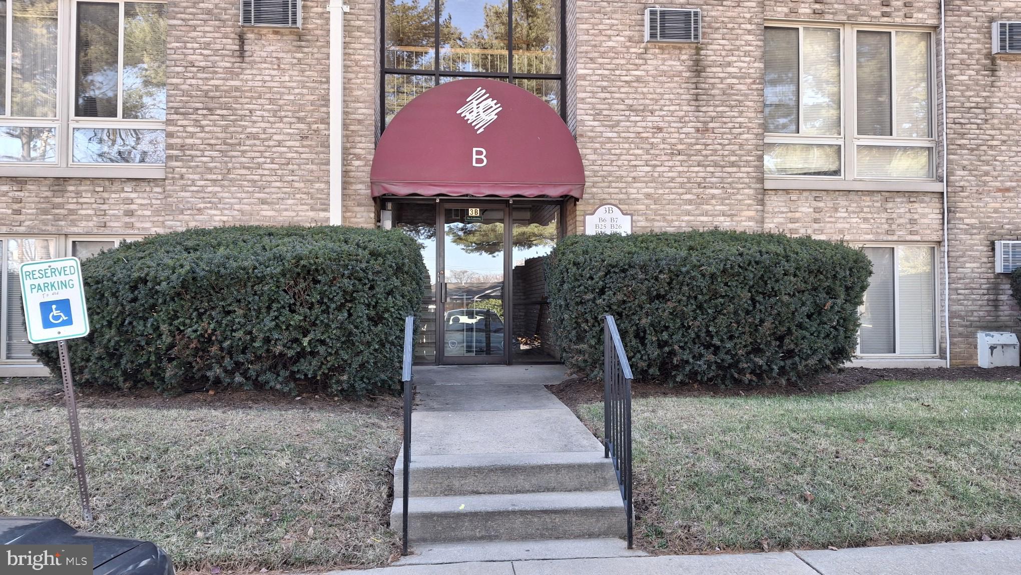 Great Location. Close to shopping and downtown Frederick..This condo is being sold AS-IS
Low condo fees makes this very affordable and plenty of parking