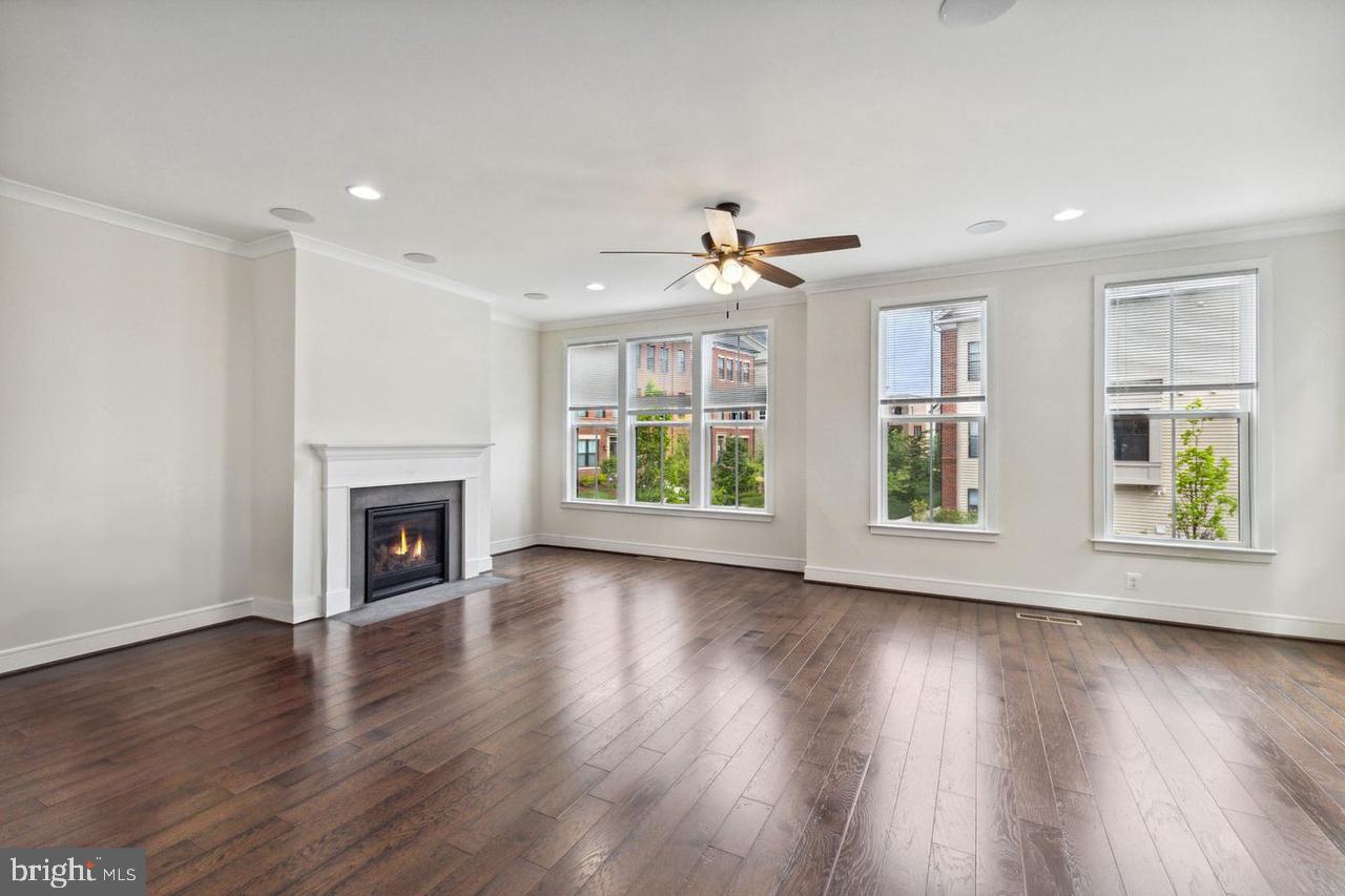 BRAMBLETON TOWN CENTER - Residential Lease