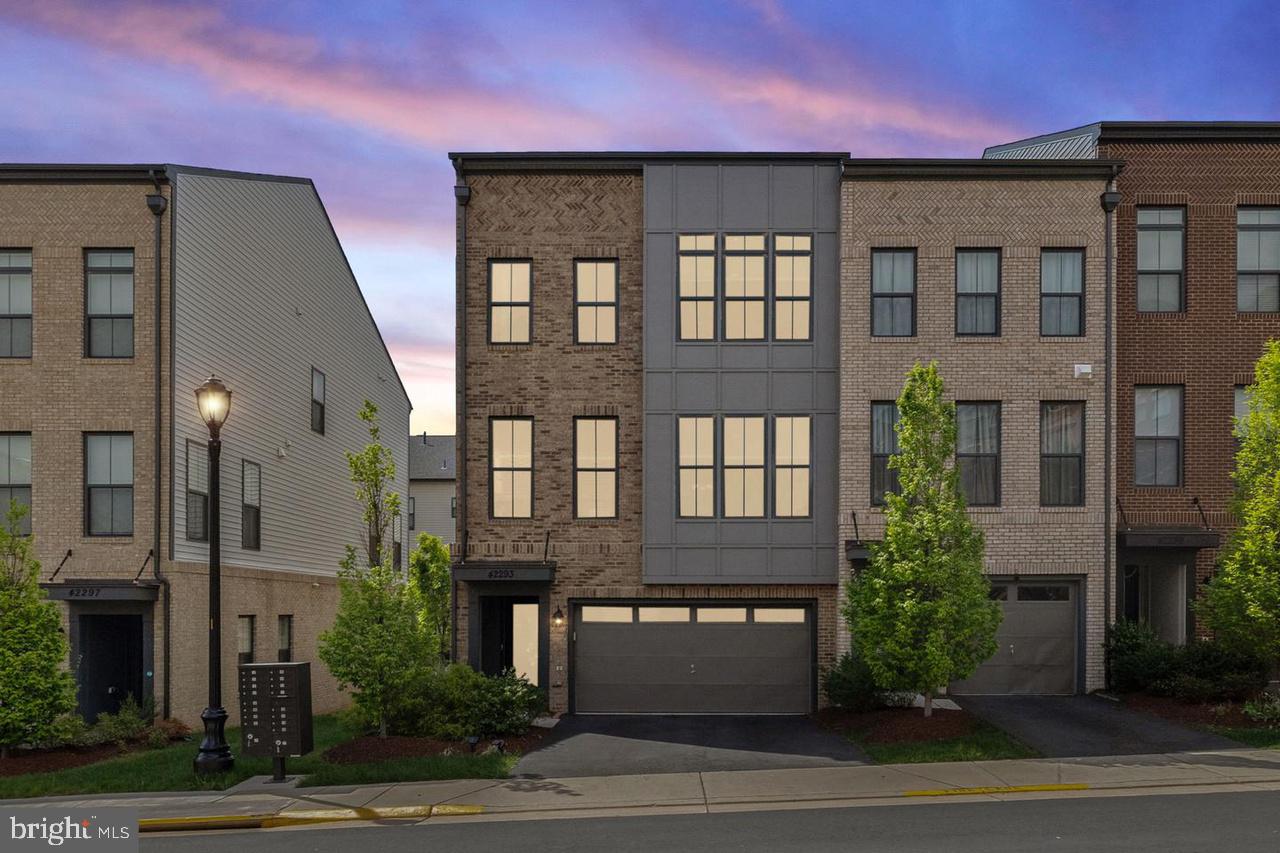 BRAMBLETON TOWN CENTER - Residential Lease