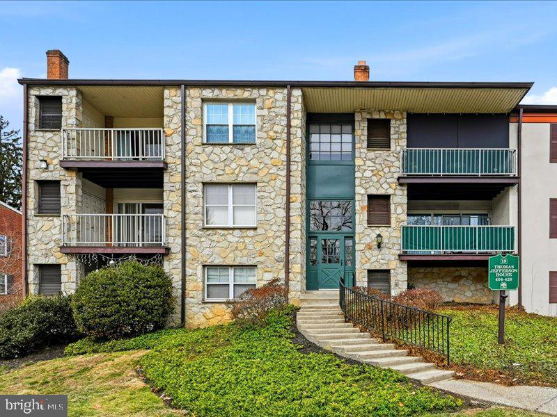 2-Bedroom, 2-Bath Condo in Glenhardie

Well-maintained third-floor condo in the Glenhardie community with a comfortable layout offering two bedrooms and two full bathrooms. The home has been recently refreshed and is move-in ready.

The interior features laminate flooring throughout, creating a consistent, low-maintenance living space. The kitchen is functional and well arranged, with good storage and counter space, and opens to the main living area.

The living and dining area provides direct access to a private balcony for everyday use.

Both bedrooms are well sized with ample closet space. The primary bedroom includes an en-suite bathroom, with a second full bath located in the hall.

The monthly condo fee includes exterior maintenance, landscaping, snow removal, trash, gas, and water. Optional memberships for golf, tennis, and swimming are available within the community.

Conveniently located near King of Prussia, Main Line shopping and dining, and Valley Forge National Park, with easy access to Routes 76, 276, 202, and 422. Located in the Tredyffrin-Easttown School District.

Overall, a practical option for someone looking for a low-maintenance home in a well-located community and an excellent school district.