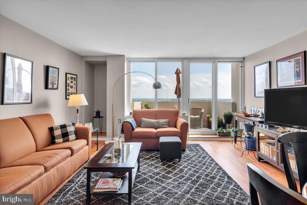 WASHINGTON SQ - Residential