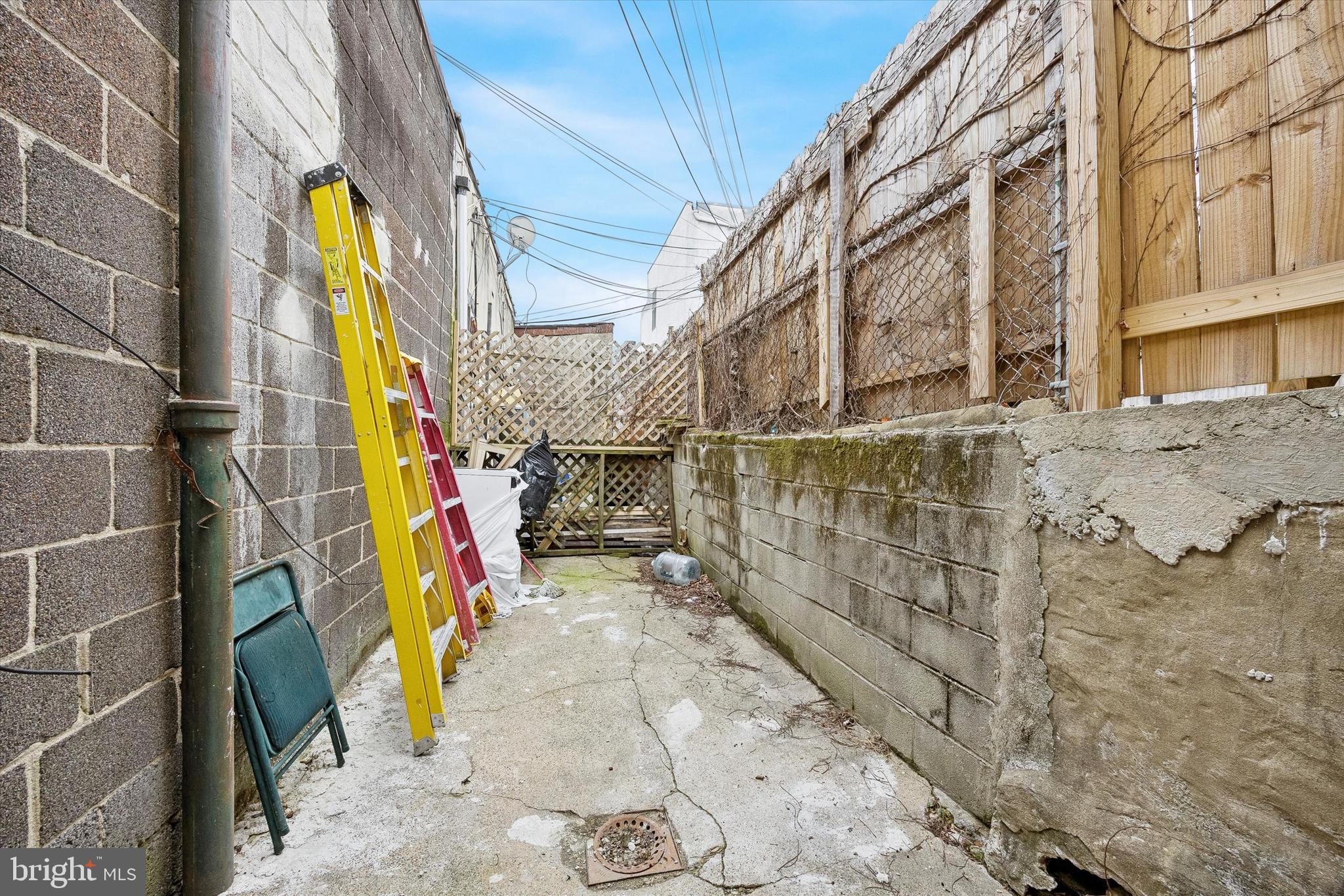LAWNDALE - Commercial Sale